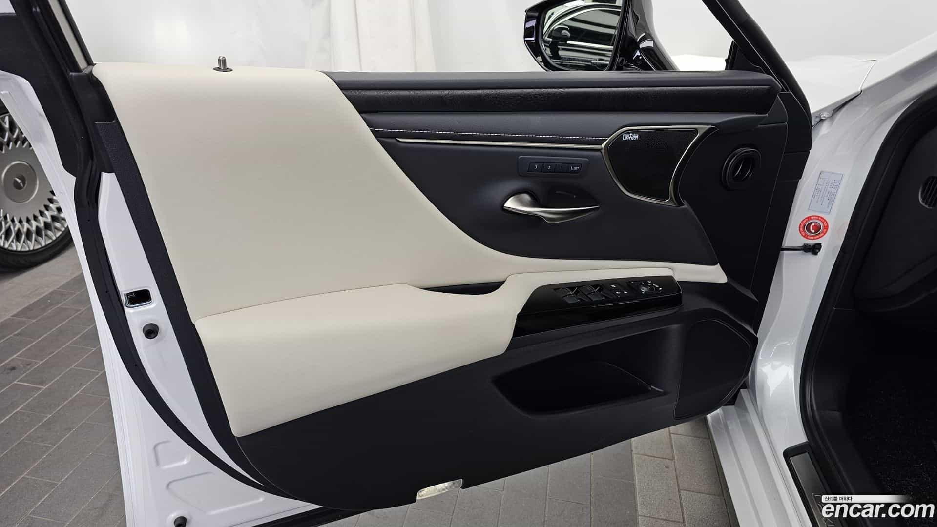 ES Lexus 2023.3-INNER-034