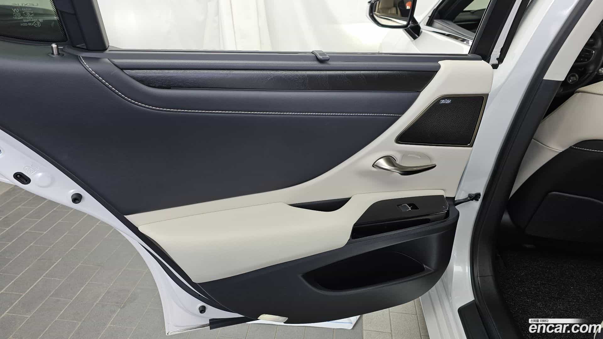 ES Lexus 2023.3-INNER-035