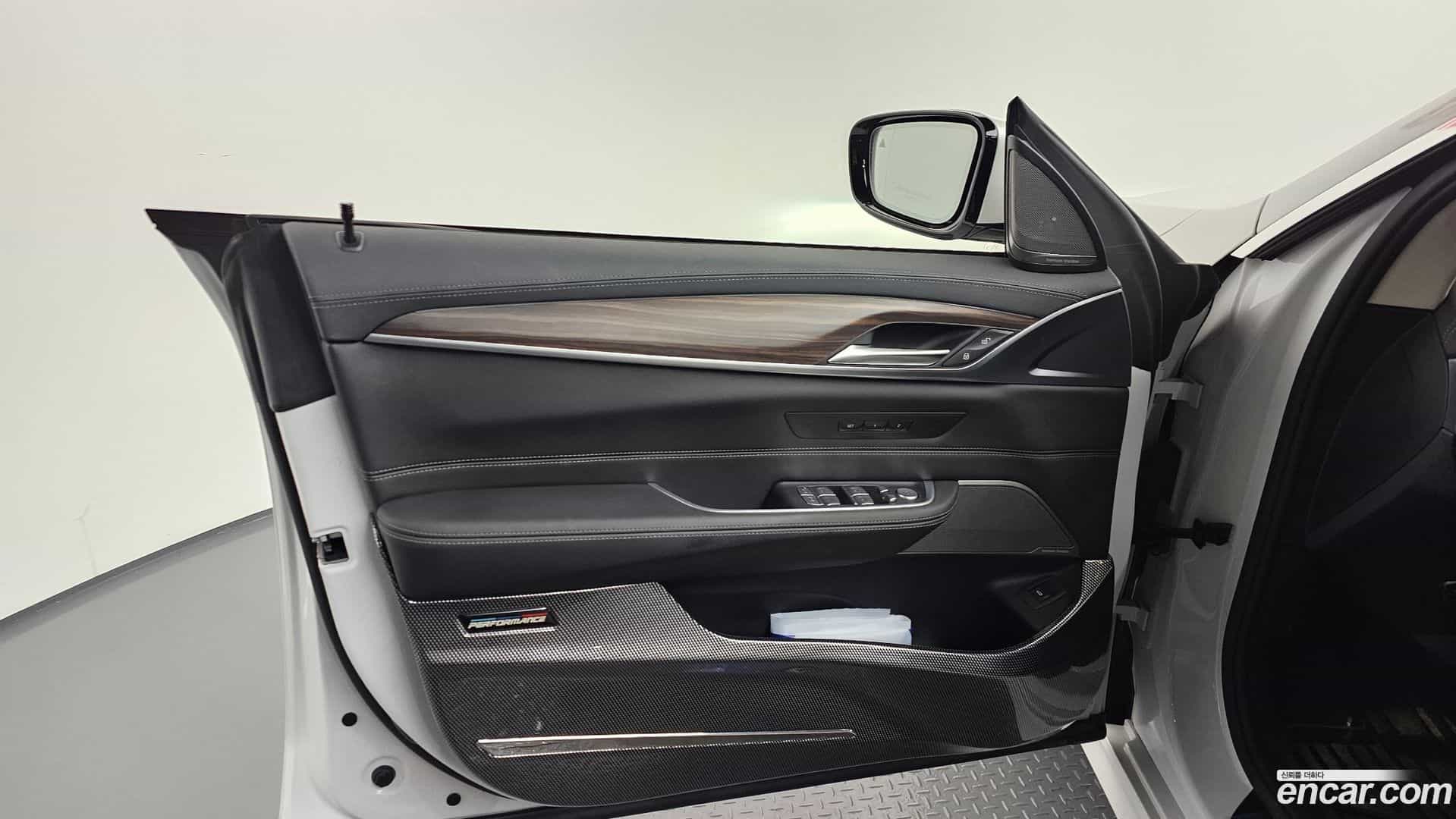 Gran Turismo BMW 2023.1-INNER-034