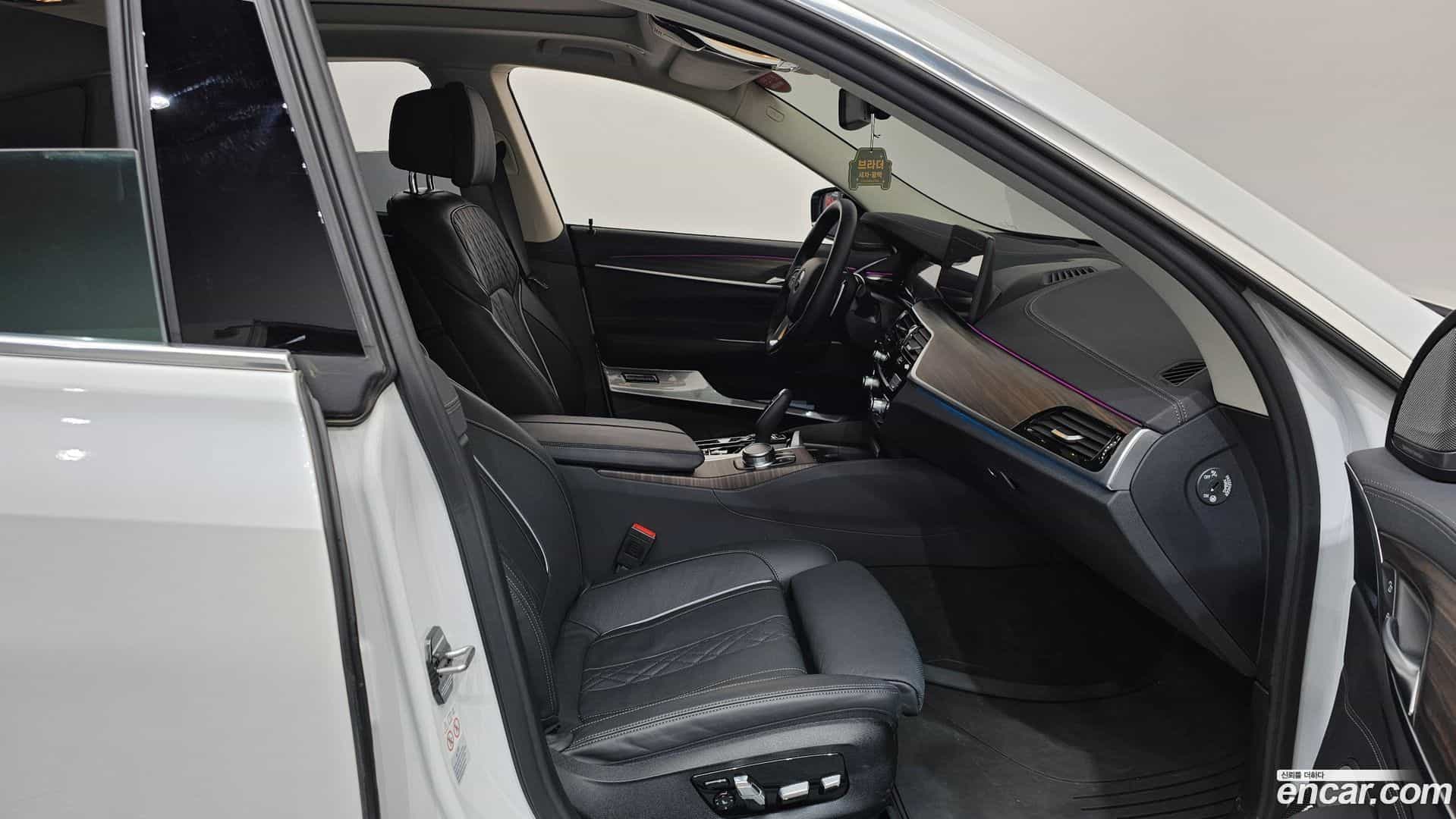Gran Turismo BMW 2023.1-INNER-036
