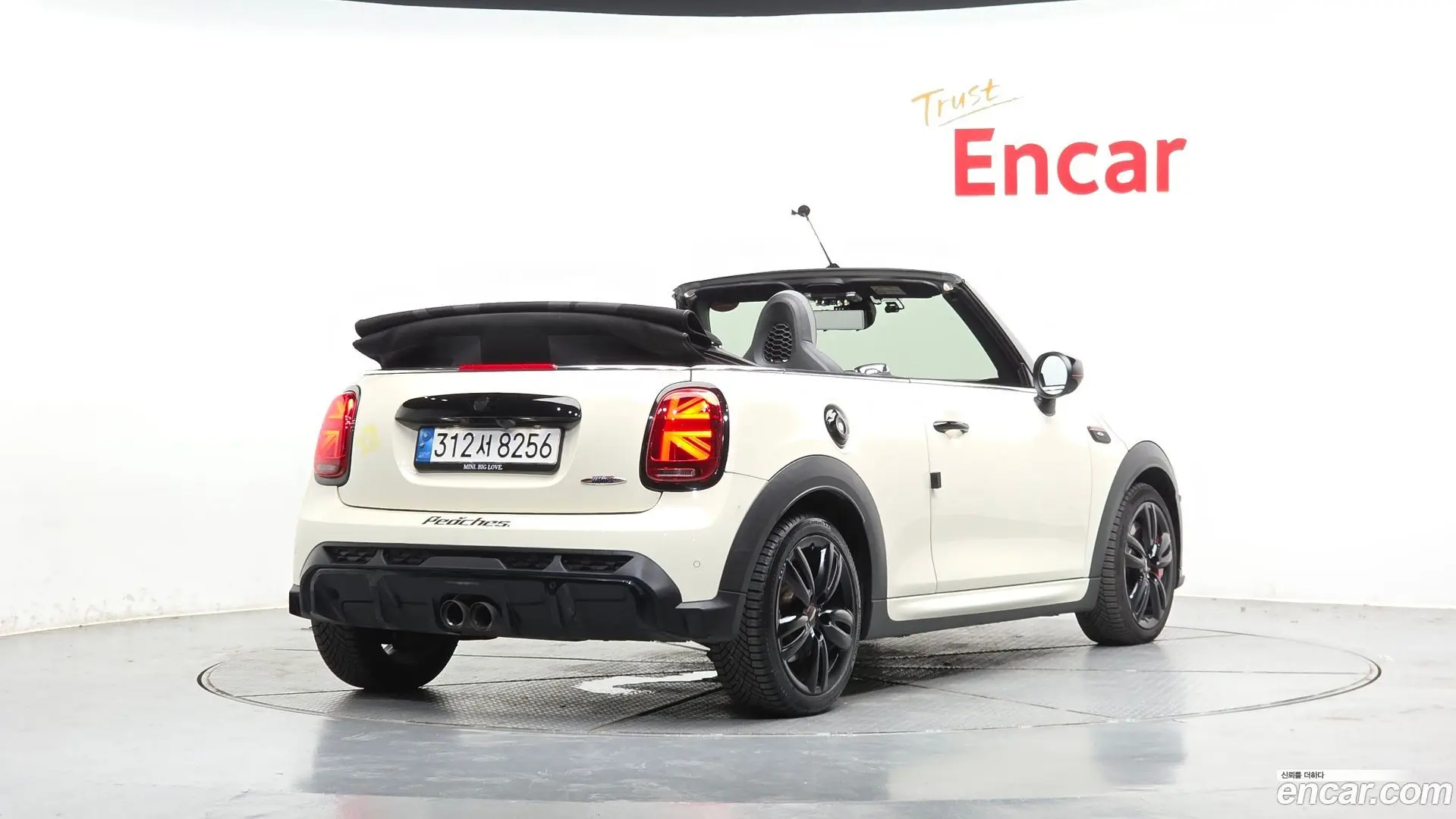 Main__Slider__Photo:Cooper Convertible Mini 2021.11-1