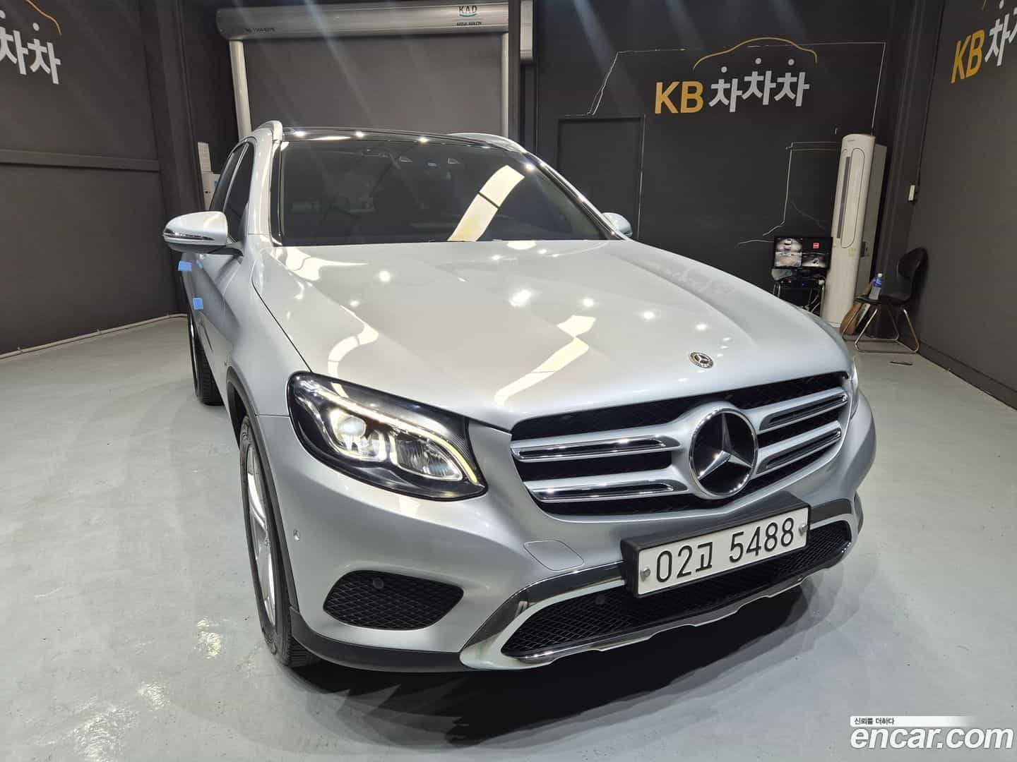 GLC-Class Mercedes-Benz 2017.8-OUTER-001