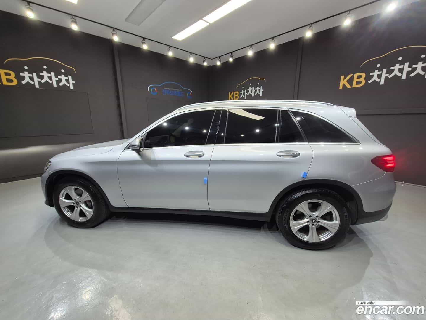 GLC-Class Mercedes-Benz 2017.8-OUTER-005