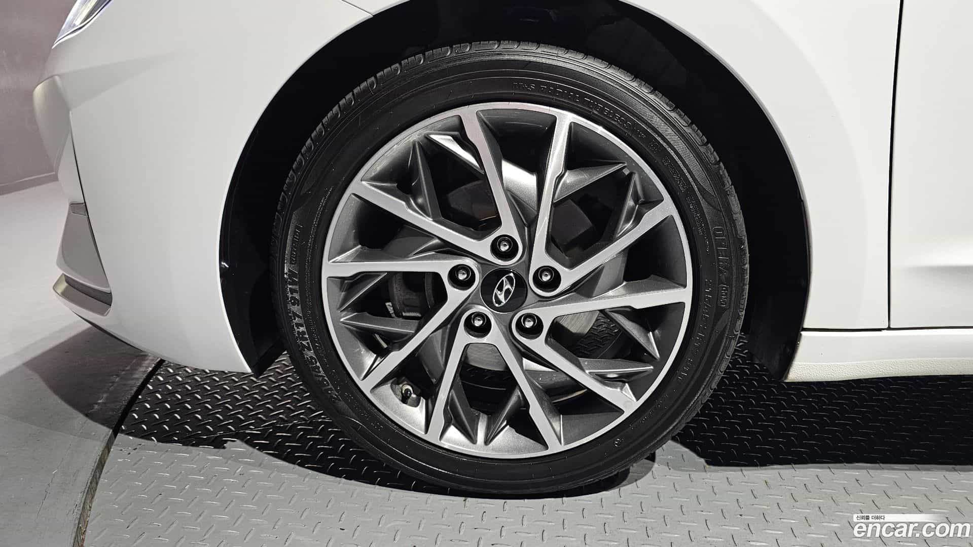 AVANTE Hyundai 2019.0-OUTER-005