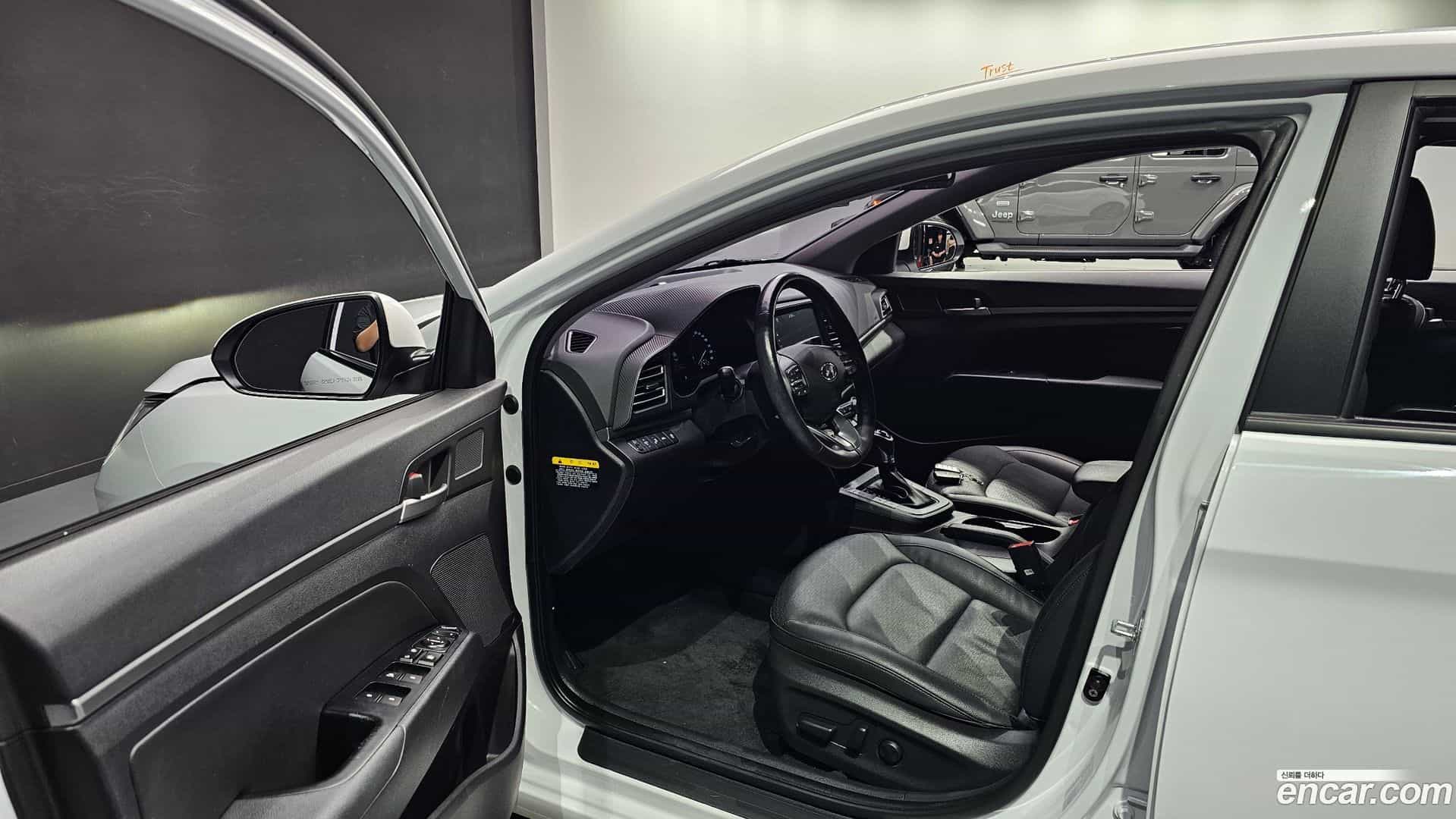 AVANTE Hyundai 2019.0-INNER-010