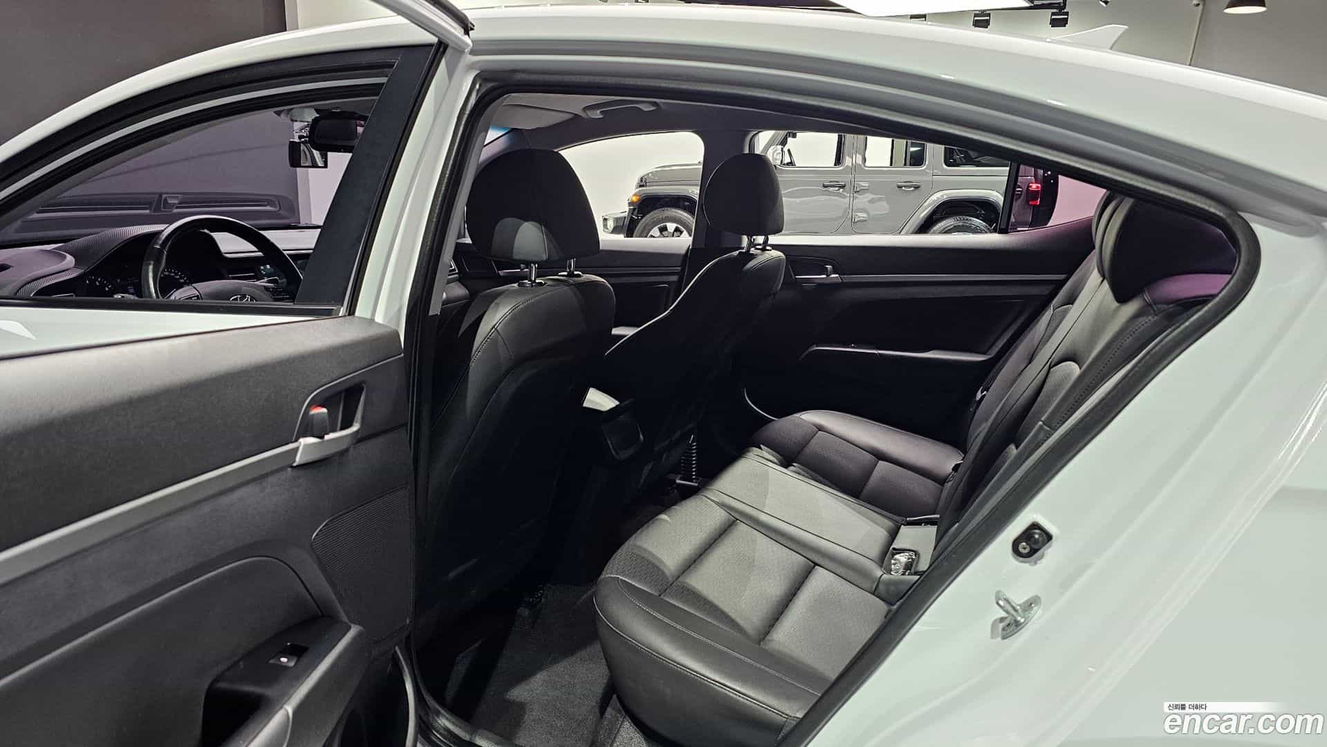 AVANTE Hyundai 2019.0-OPTION-015