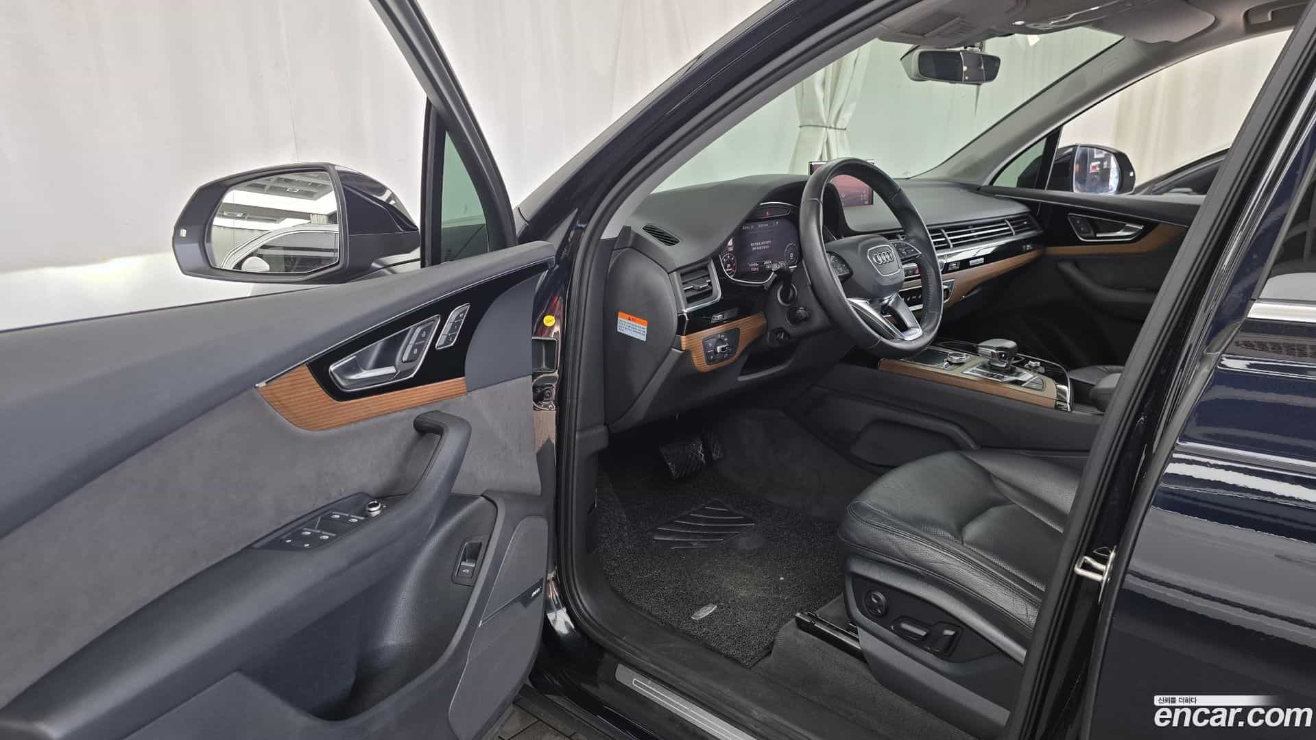 Q7 Audi 2016.2-INNER-010
