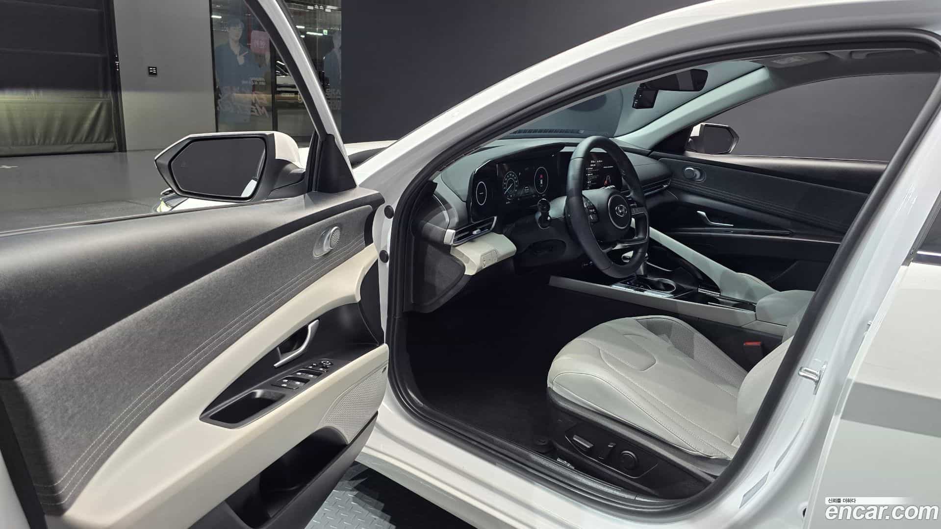 AVANTE Hyundai 2023.1-INNER-010