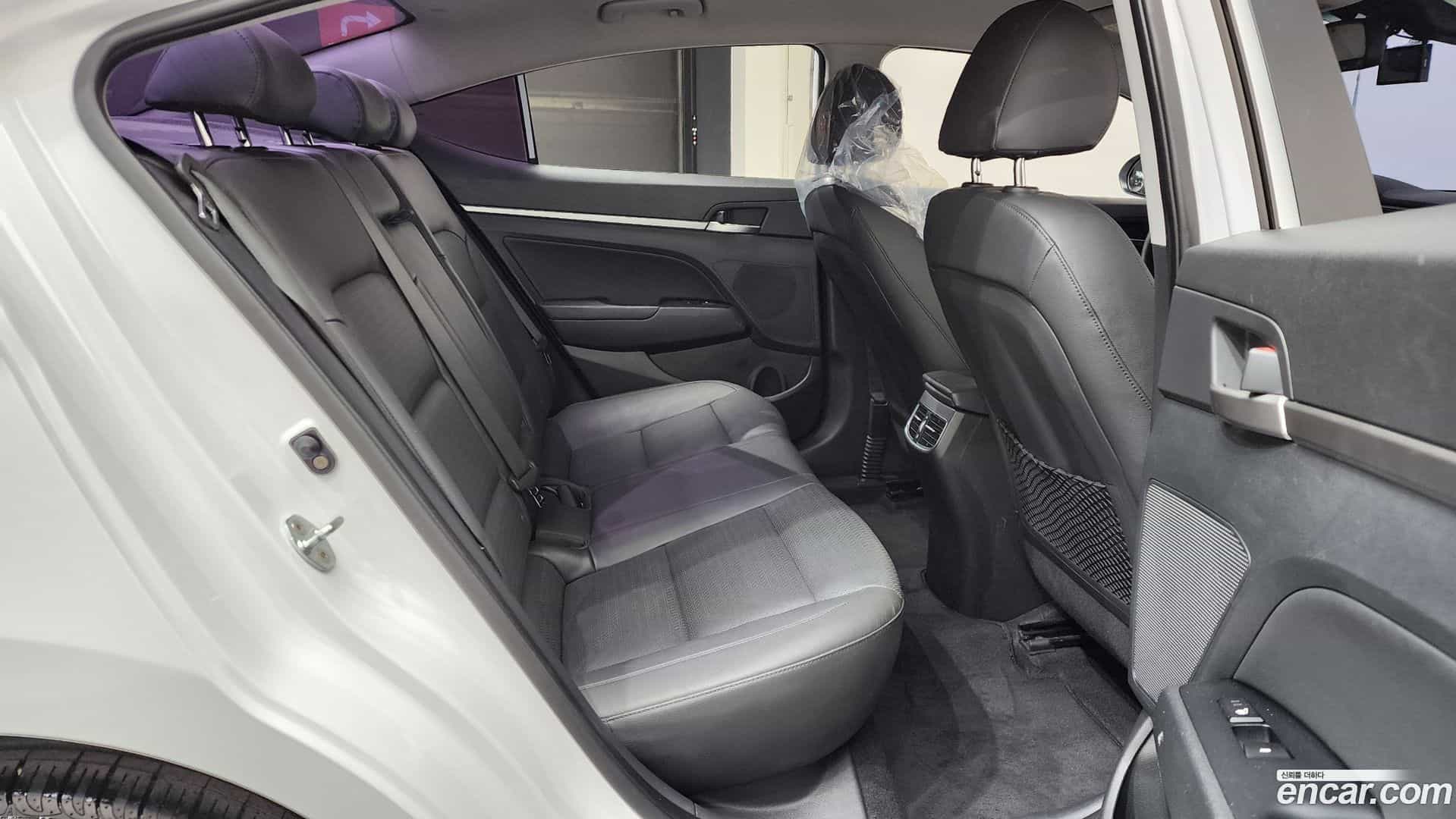 AVANTE Hyundai 2018.9-OPTION-015