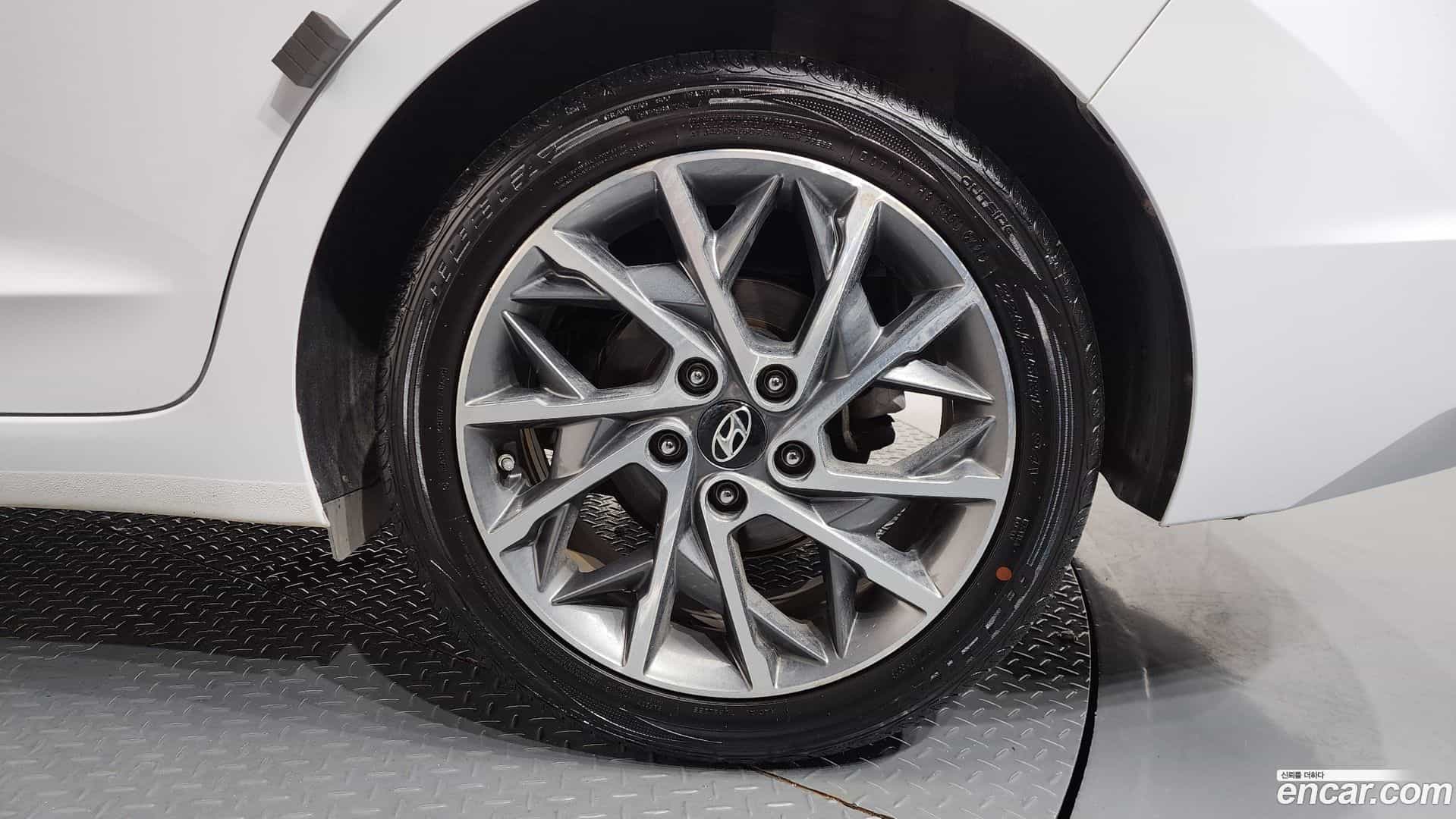 AVANTE Hyundai 2018.9-OUTER-031