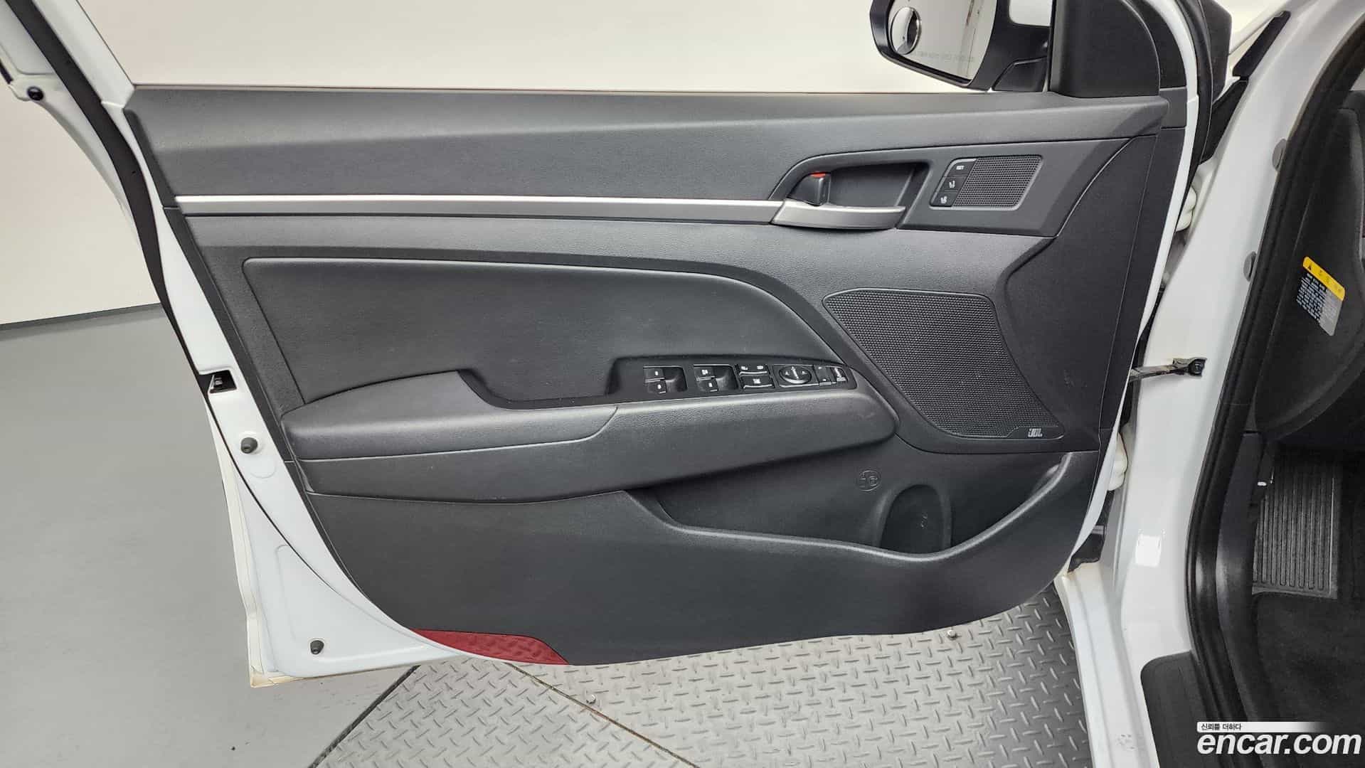 AVANTE Hyundai 2018.9-INNER-034