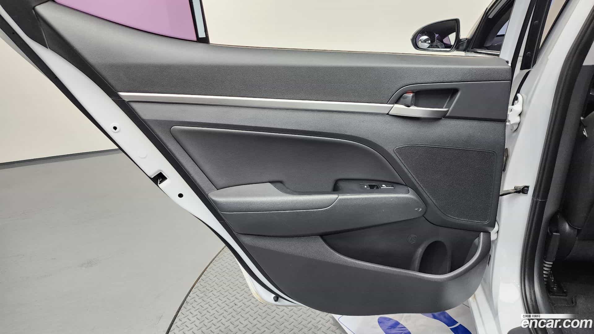 AVANTE Hyundai 2018.9-INNER-035