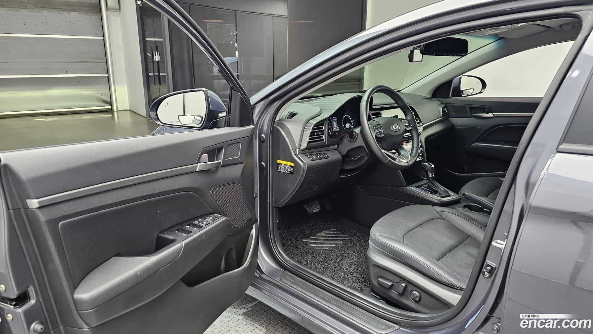 AVANTE Hyundai 2019.10-INNER-010
