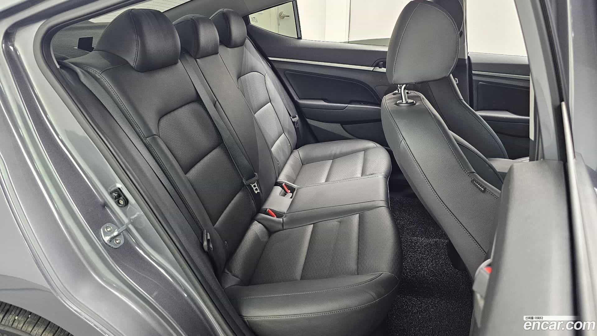 AVANTE Hyundai 2019.10-OPTION-015