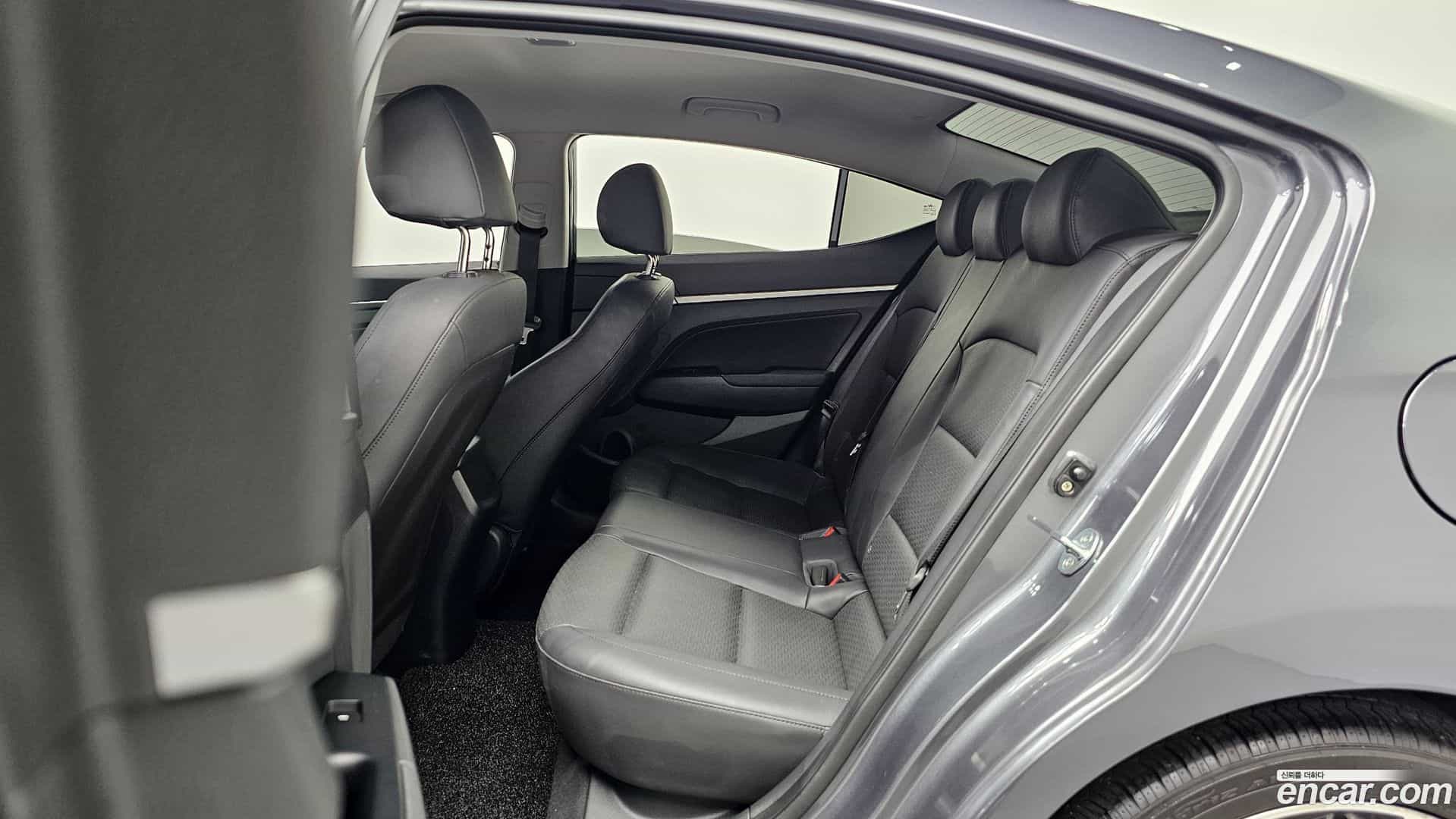 AVANTE Hyundai 2019.10-OPTION-016