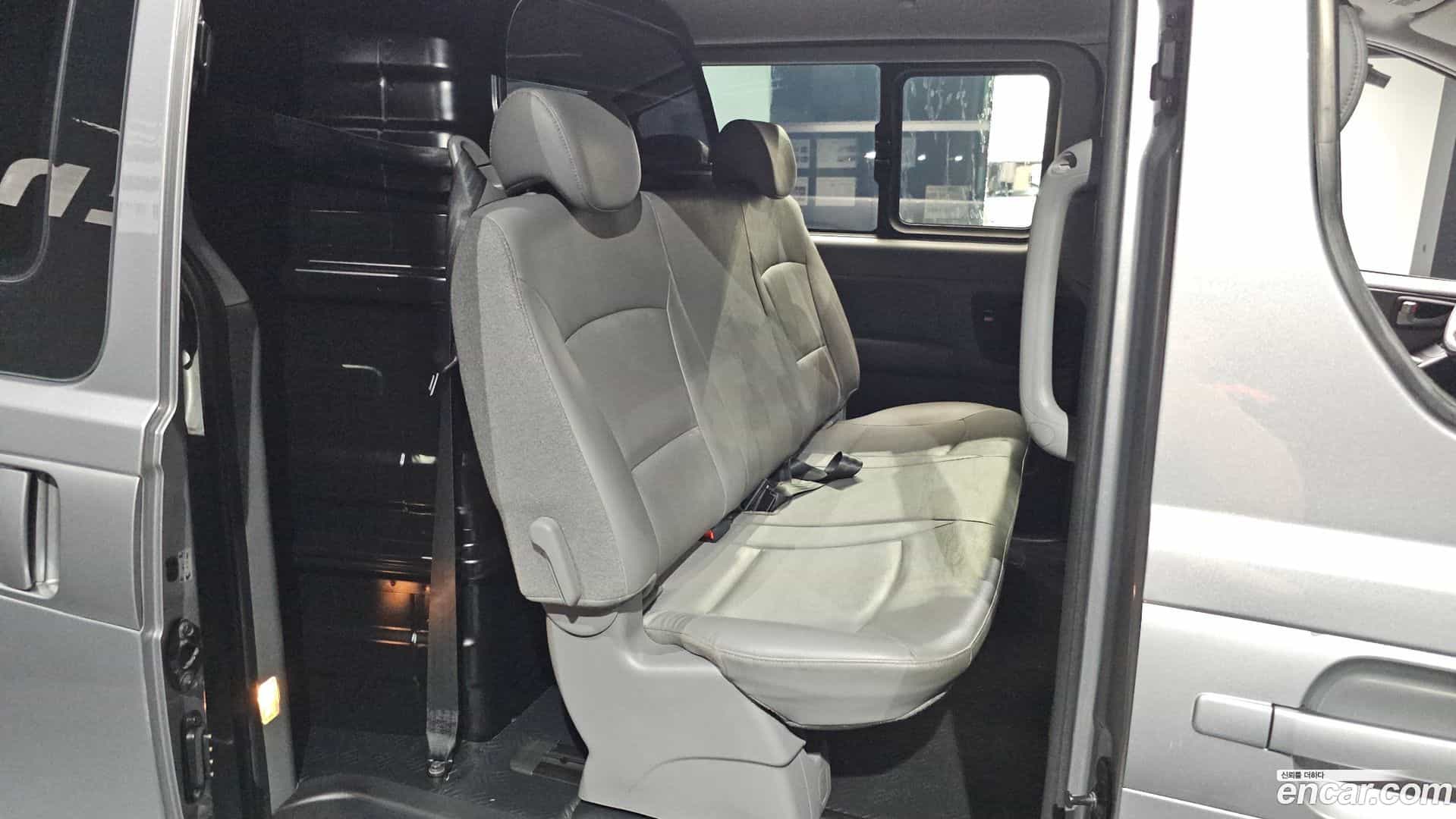 Starex Hyundai 2018.9-OPTION-016