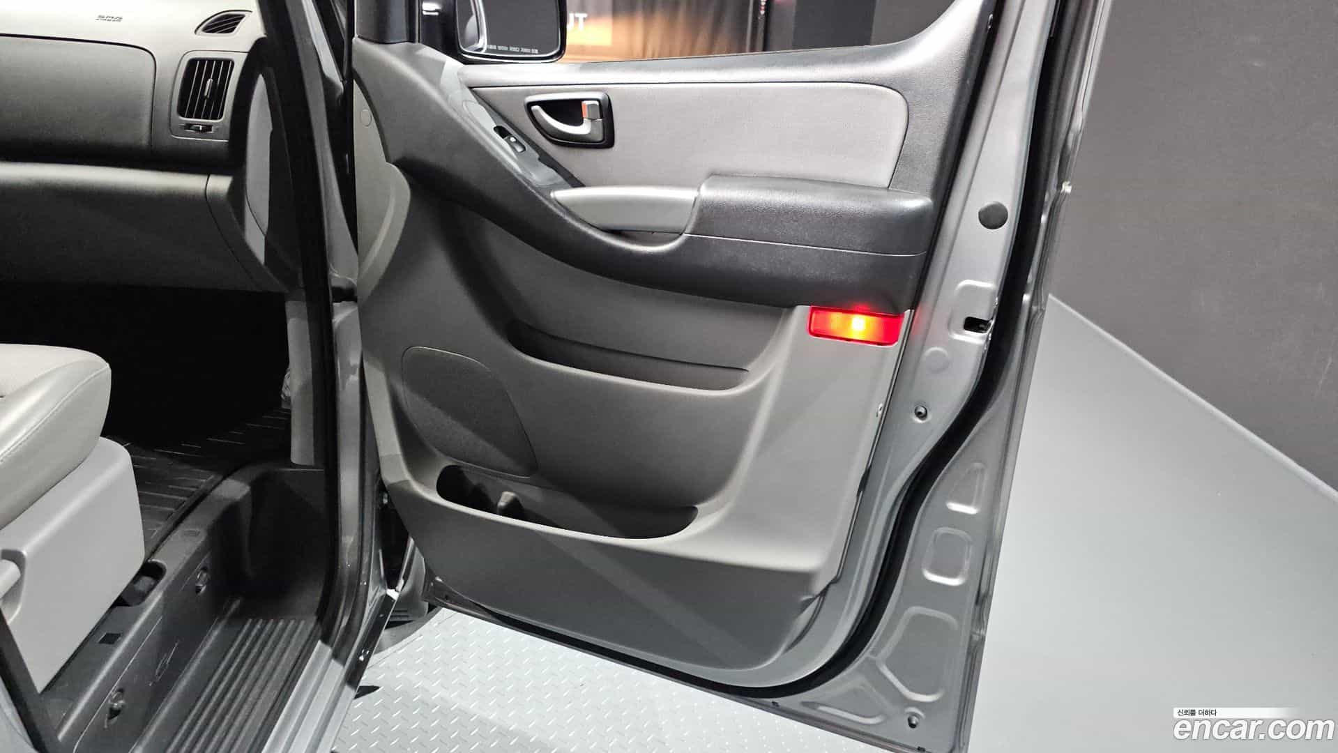 Starex Hyundai 2018.9-INNER-035