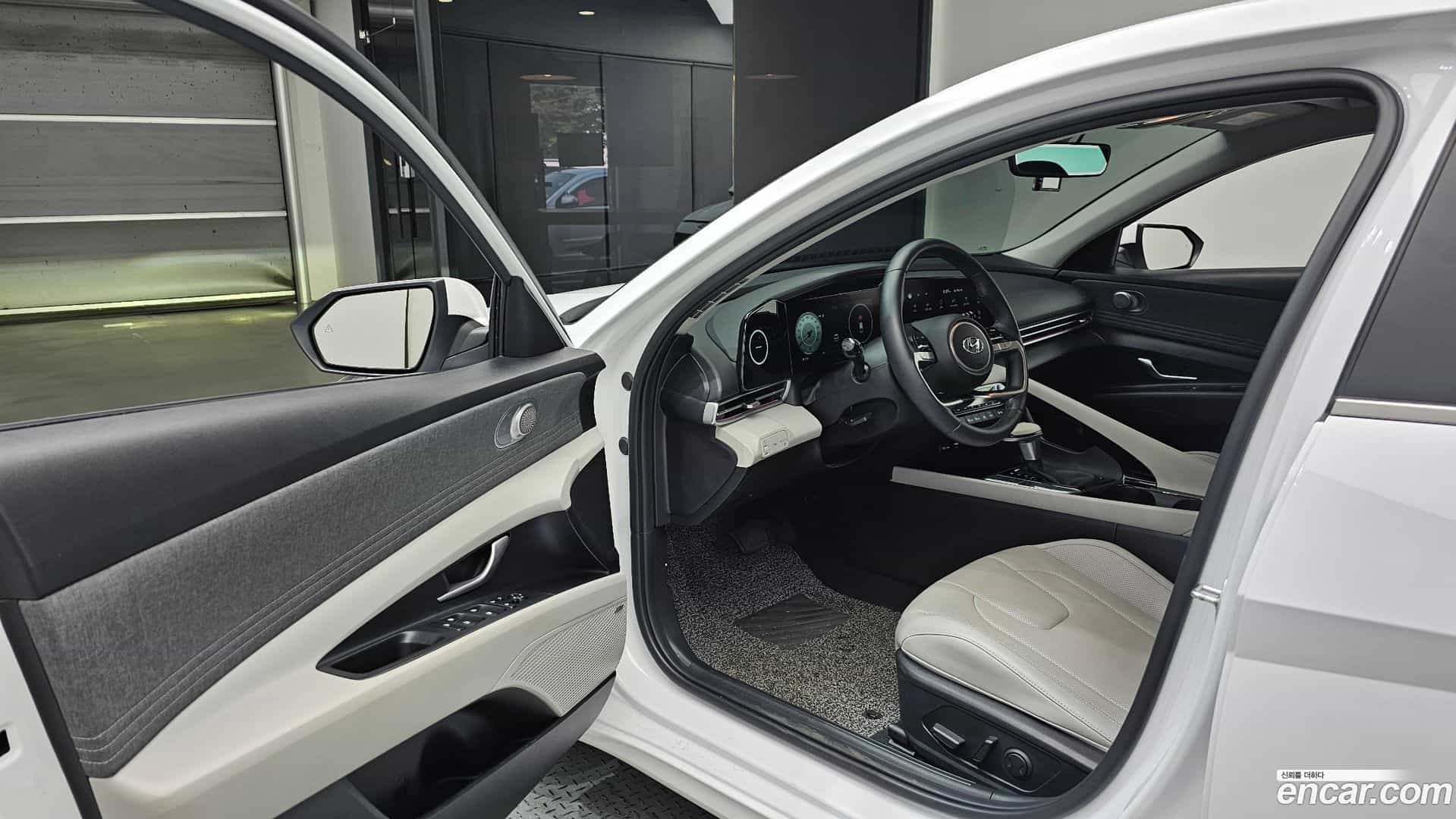 AVANTE Hyundai 2022.0-INNER-010