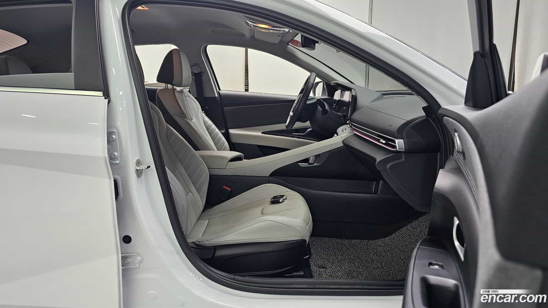 AVANTE Hyundai 2022.0-INNER-036