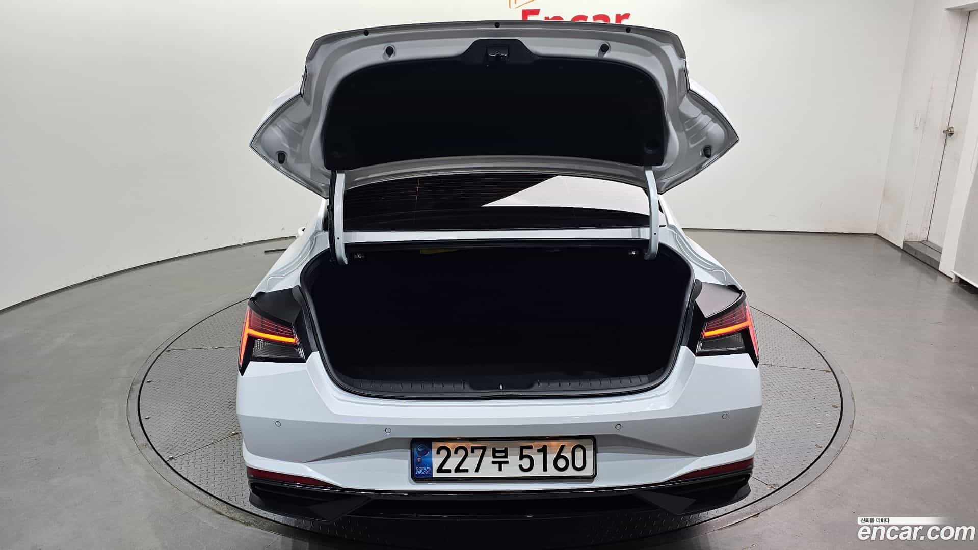 AVANTE Hyundai 2022.0-OPTION-045