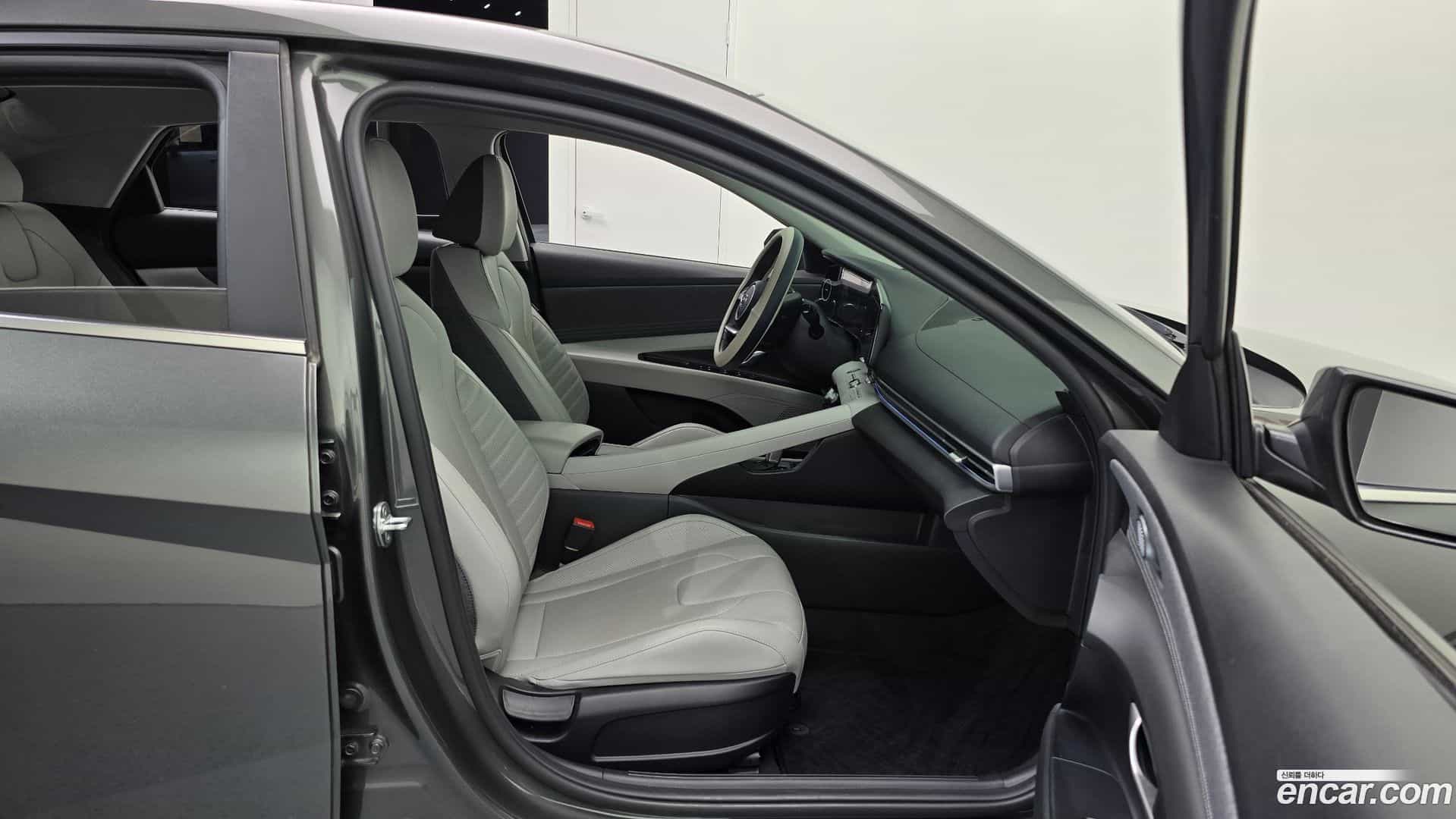 AVANTE Hyundai 2021.4-OPTION-015
