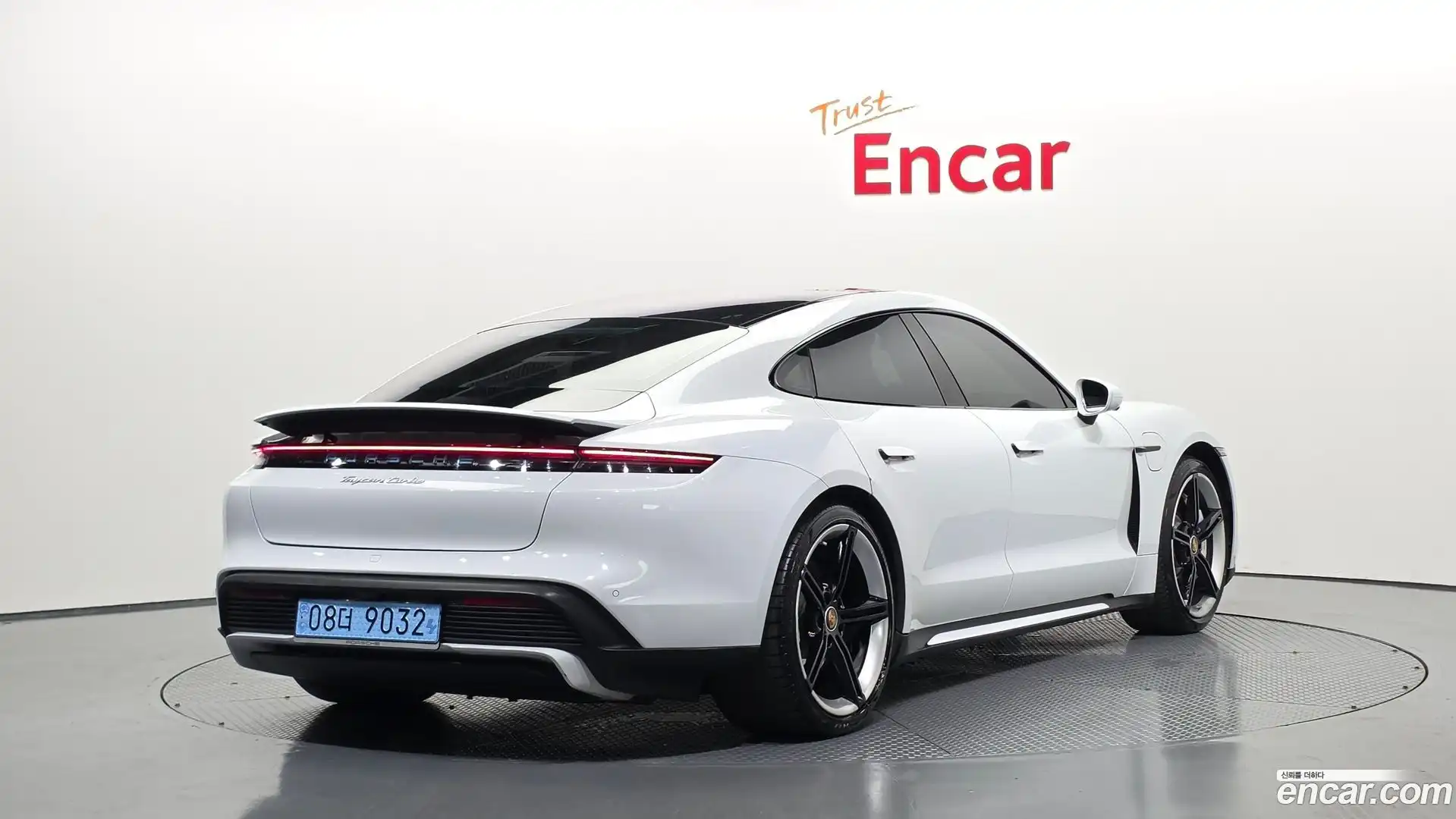 Taycan Porsche 2021.8-OUTER-002