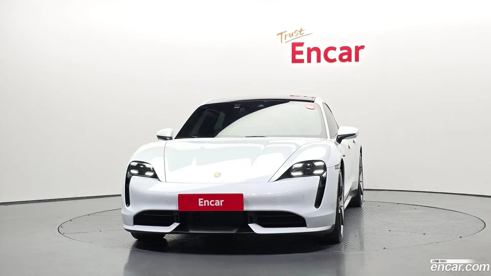 Taycan Porsche 2021.8-OUTER-003