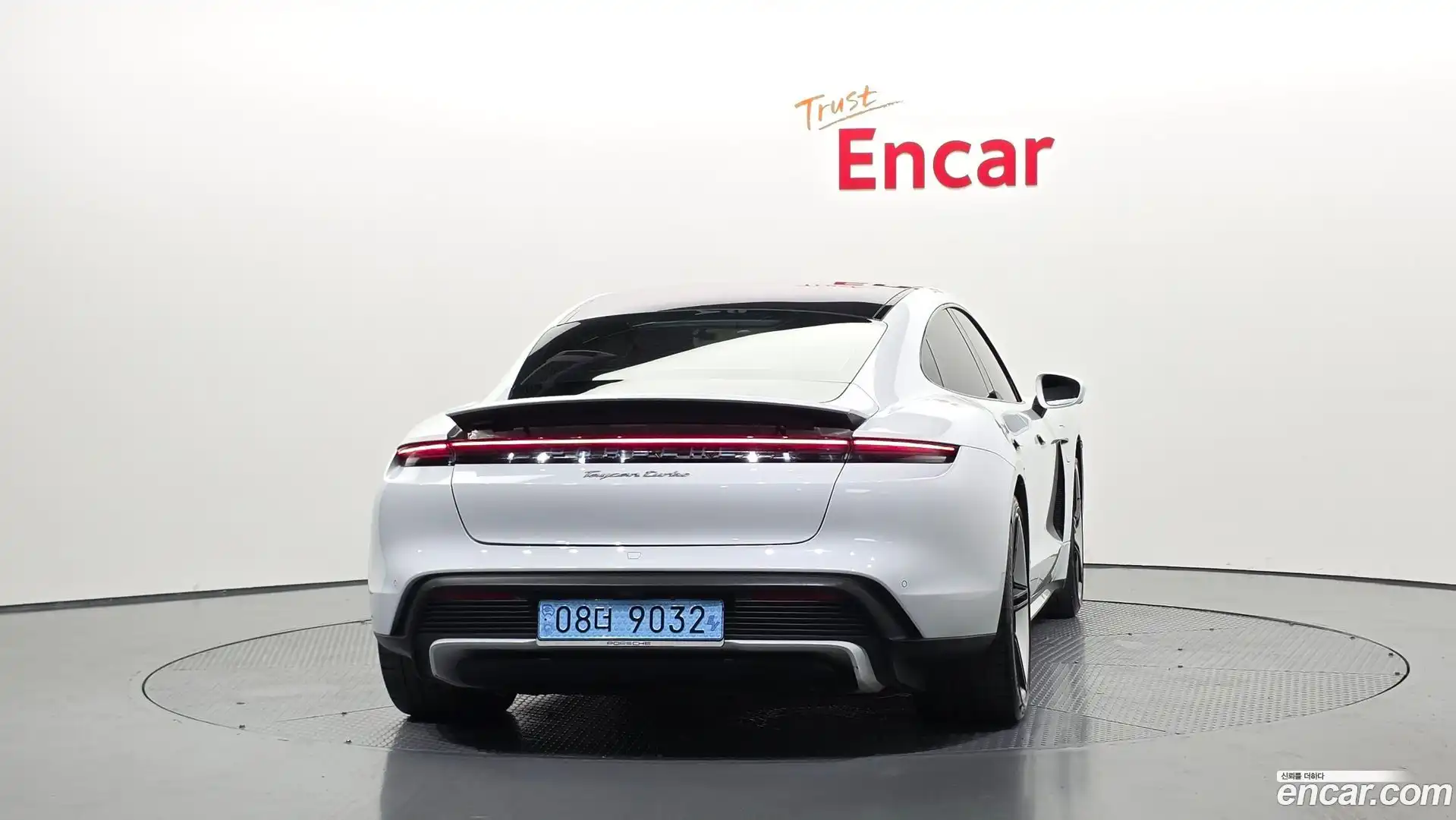 Taycan Porsche 2021.8-OUTER-004
