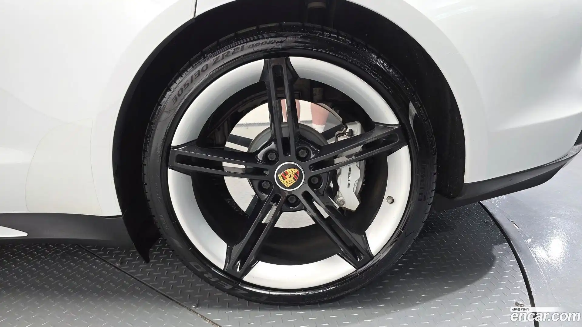 Taycan Porsche 2021.8-OUTER-005