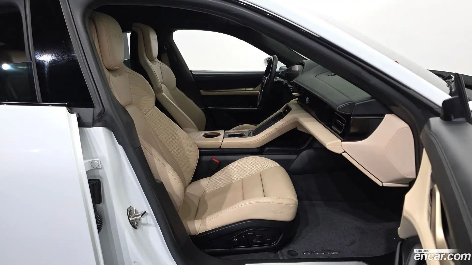 Taycan Porsche 2021.8-OPTION-015