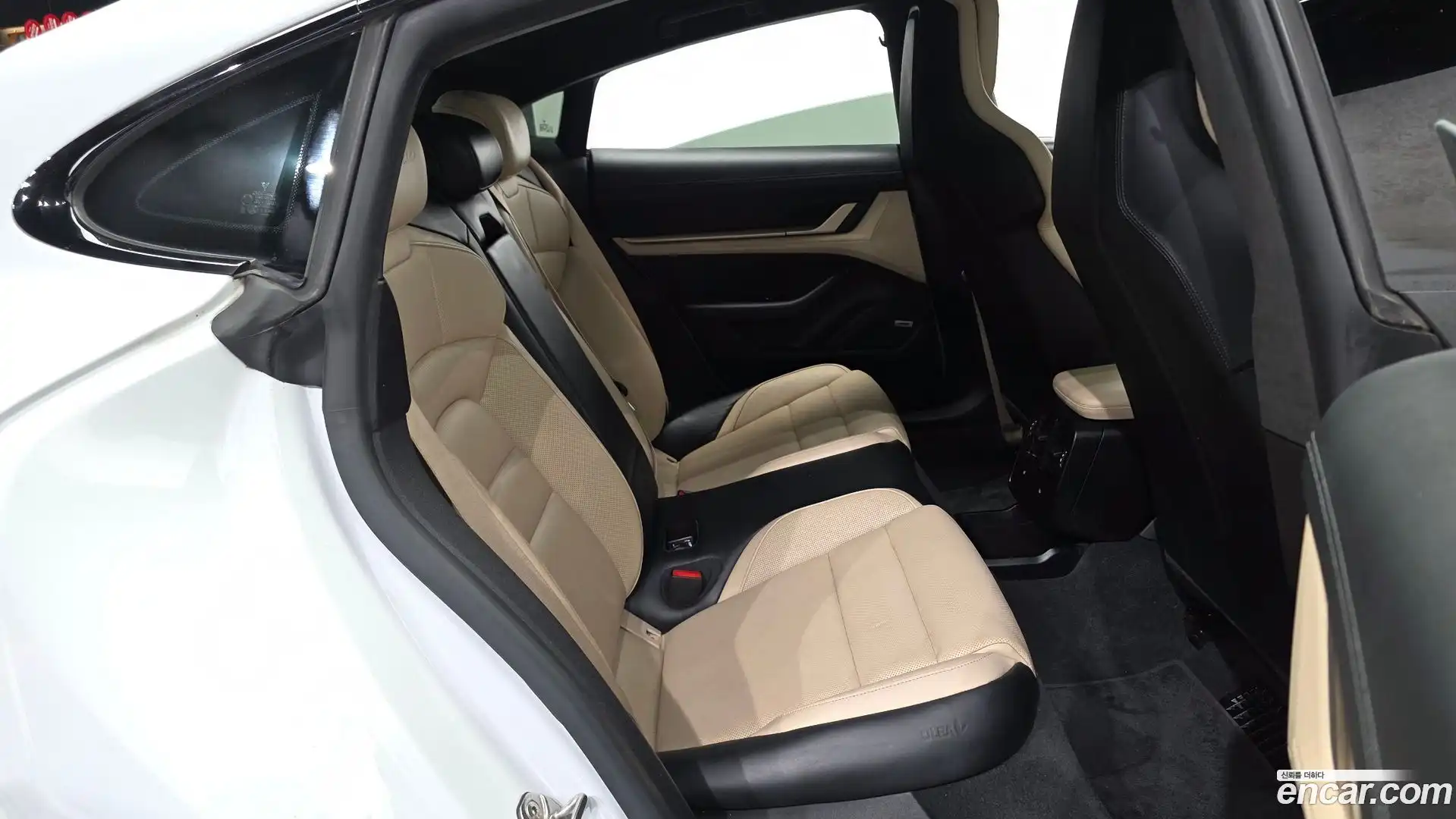 Taycan Porsche 2021.8-OPTION-016