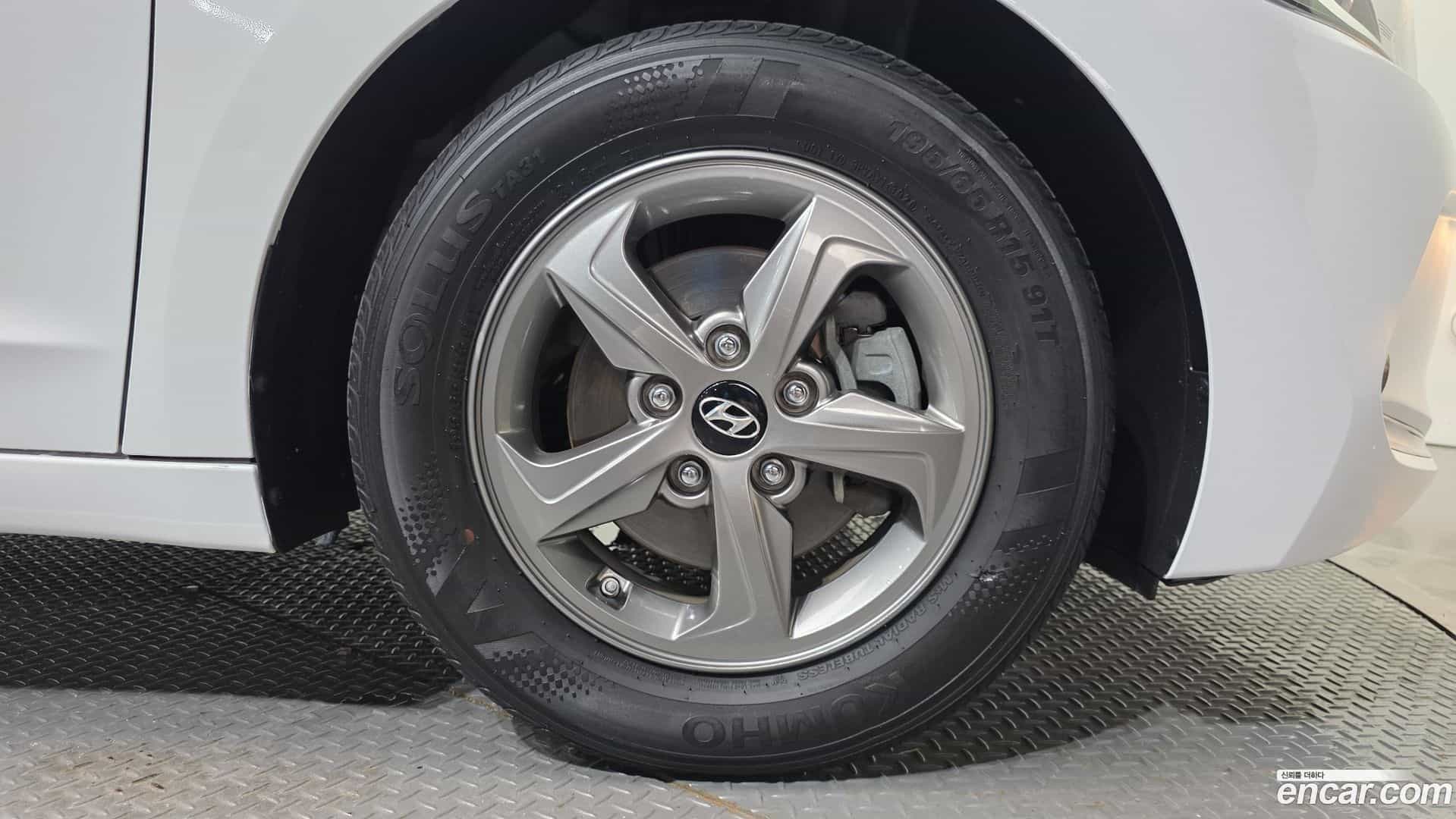 AVANTE Hyundai 2016.6-OUTER-005