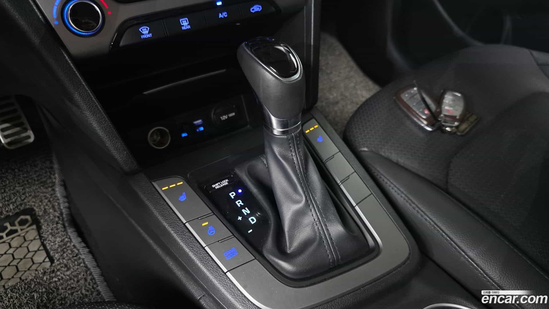 AVANTE Hyundai 2016.6-INNER-009