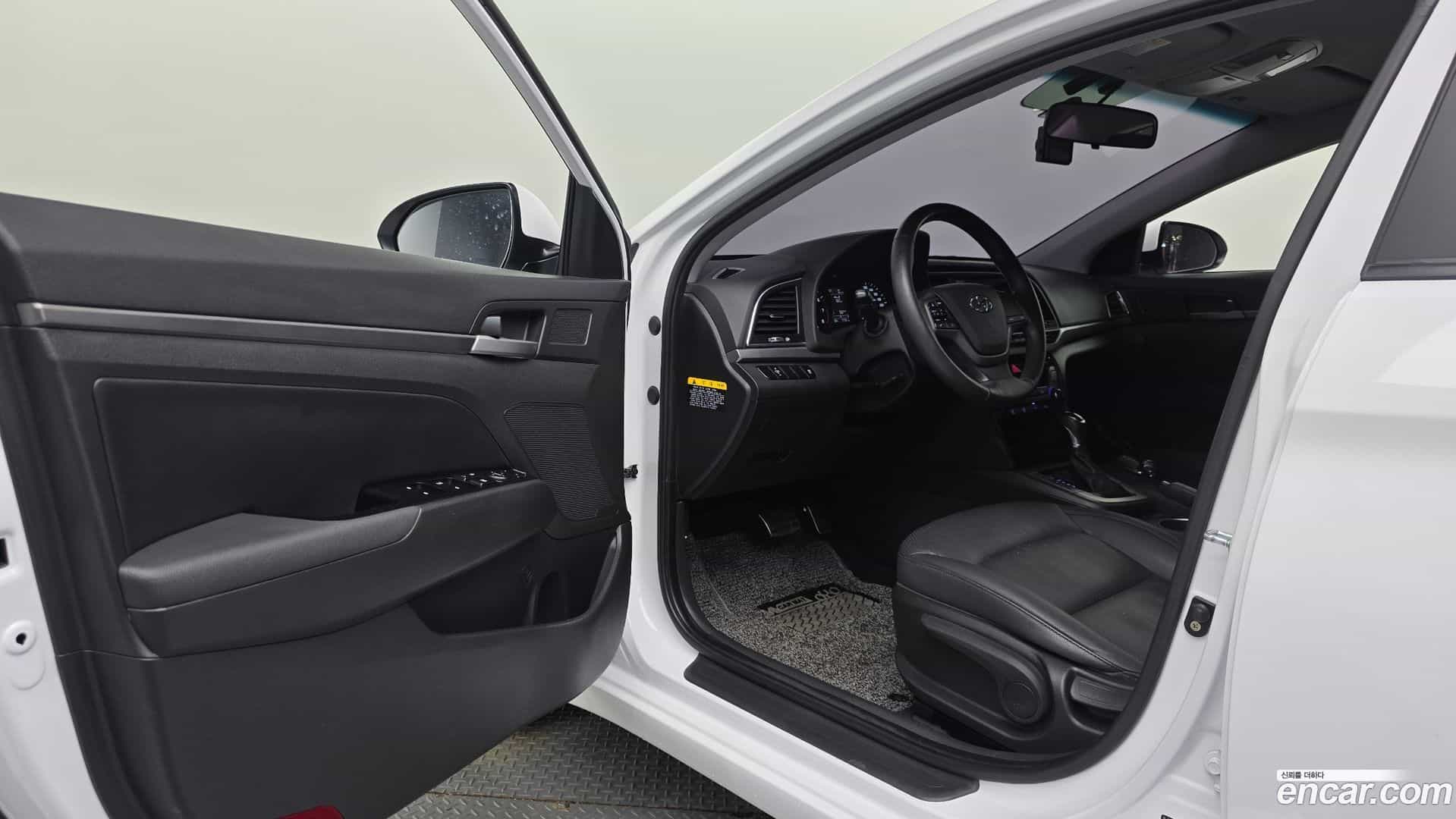 AVANTE Hyundai 2016.6-INNER-010