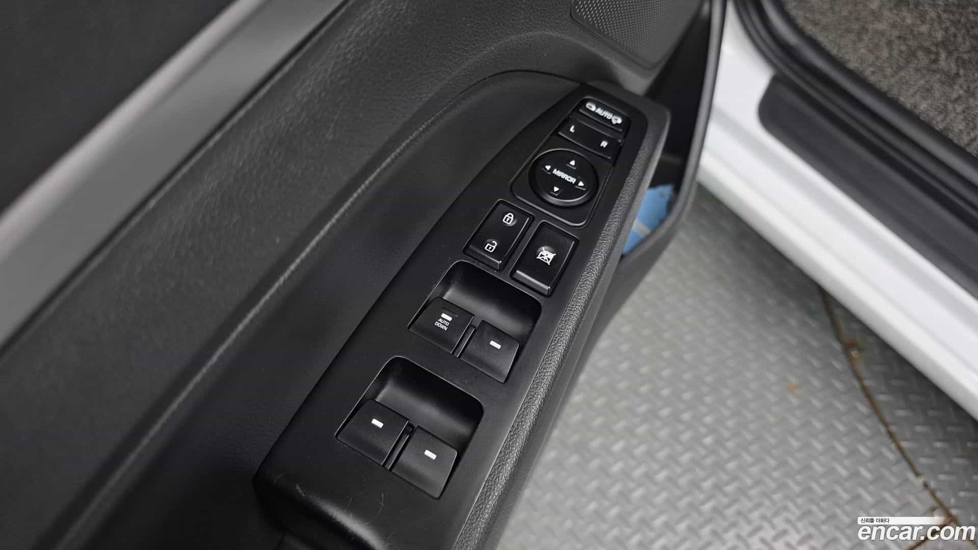 AVANTE Hyundai 2016.6-OPTION-015