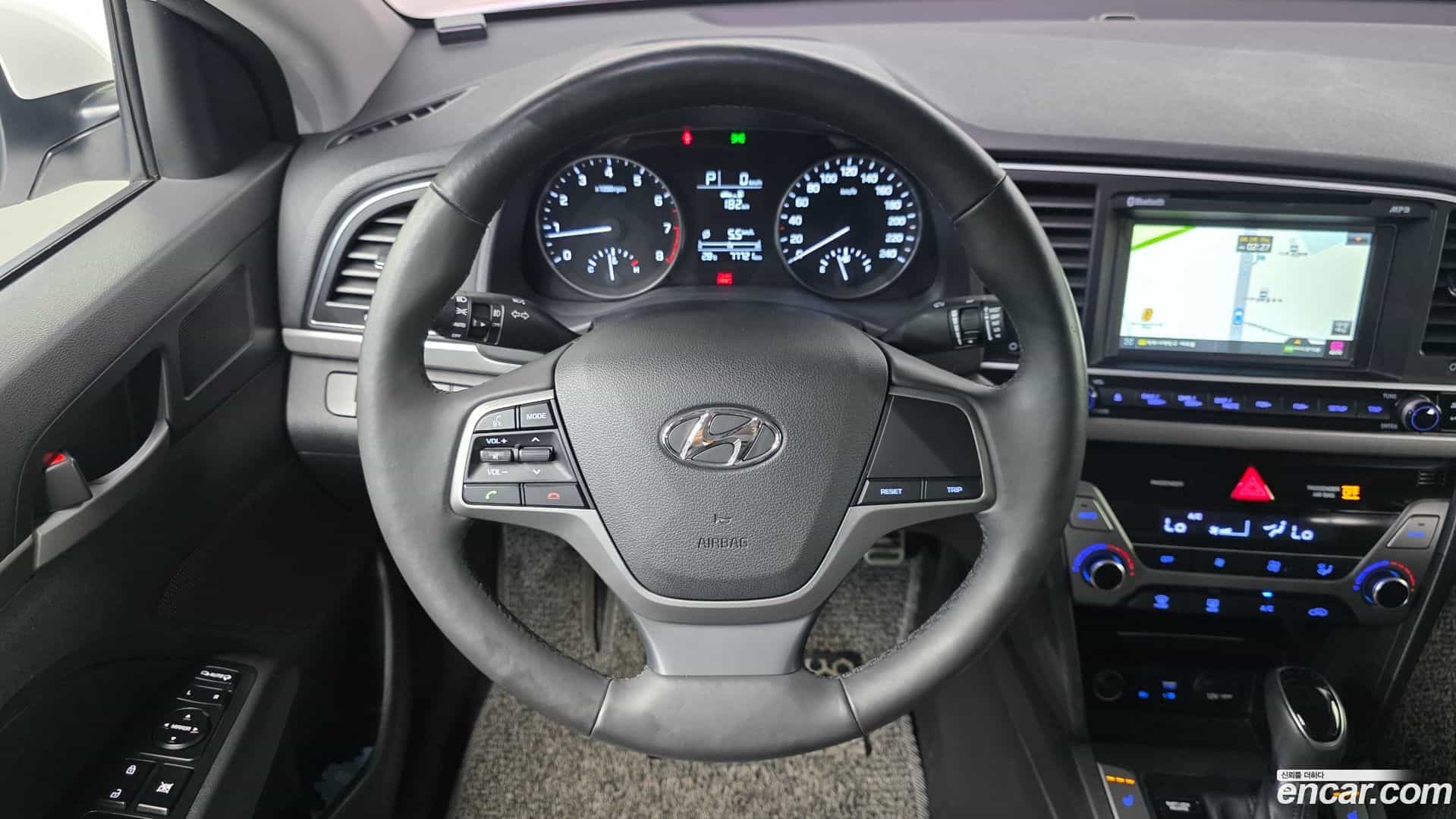 AVANTE Hyundai 2016.6-OPTION-017