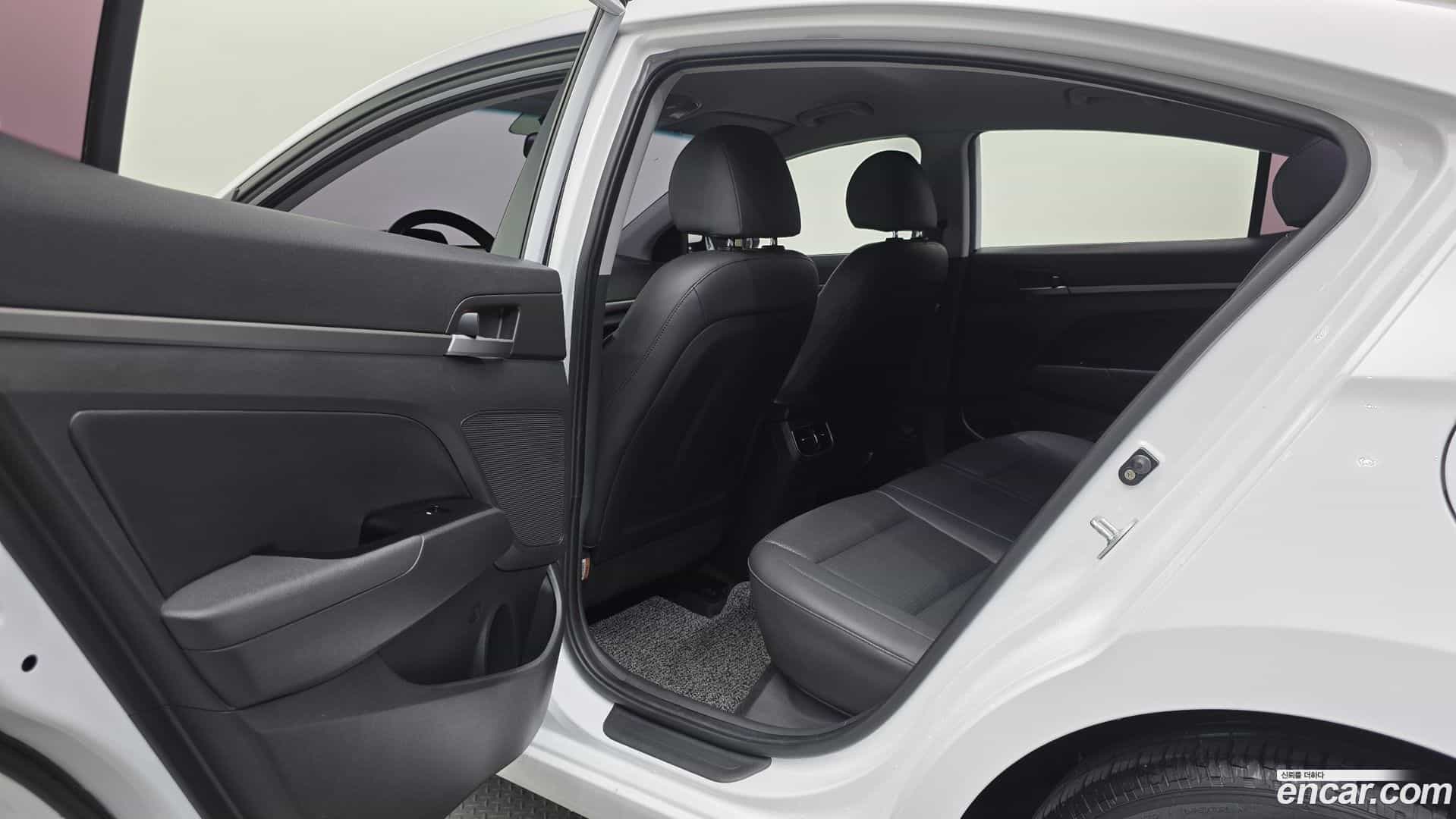AVANTE Hyundai 2016.6-OPTION-021