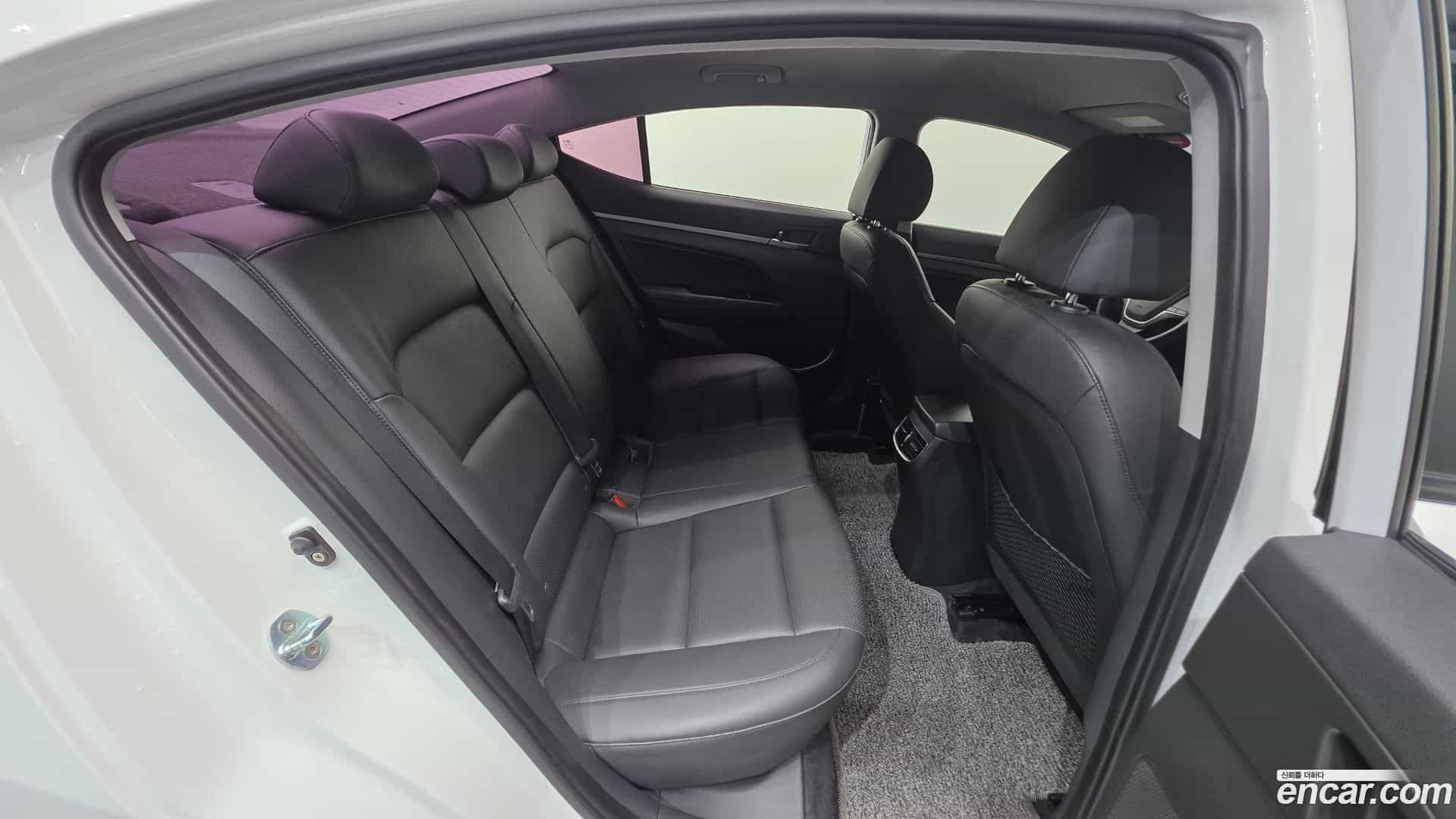 AVANTE Hyundai 2016.6-OPTION-022