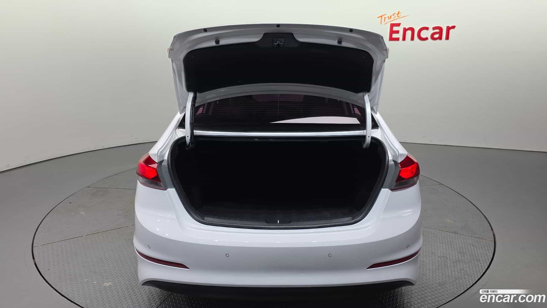 AVANTE Hyundai 2016.6-OPTION-023