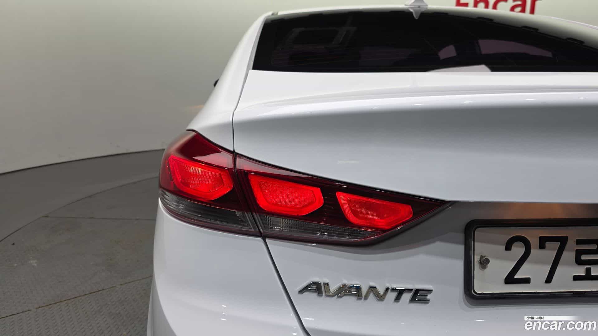 AVANTE Hyundai 2016.6-OUTER-033
