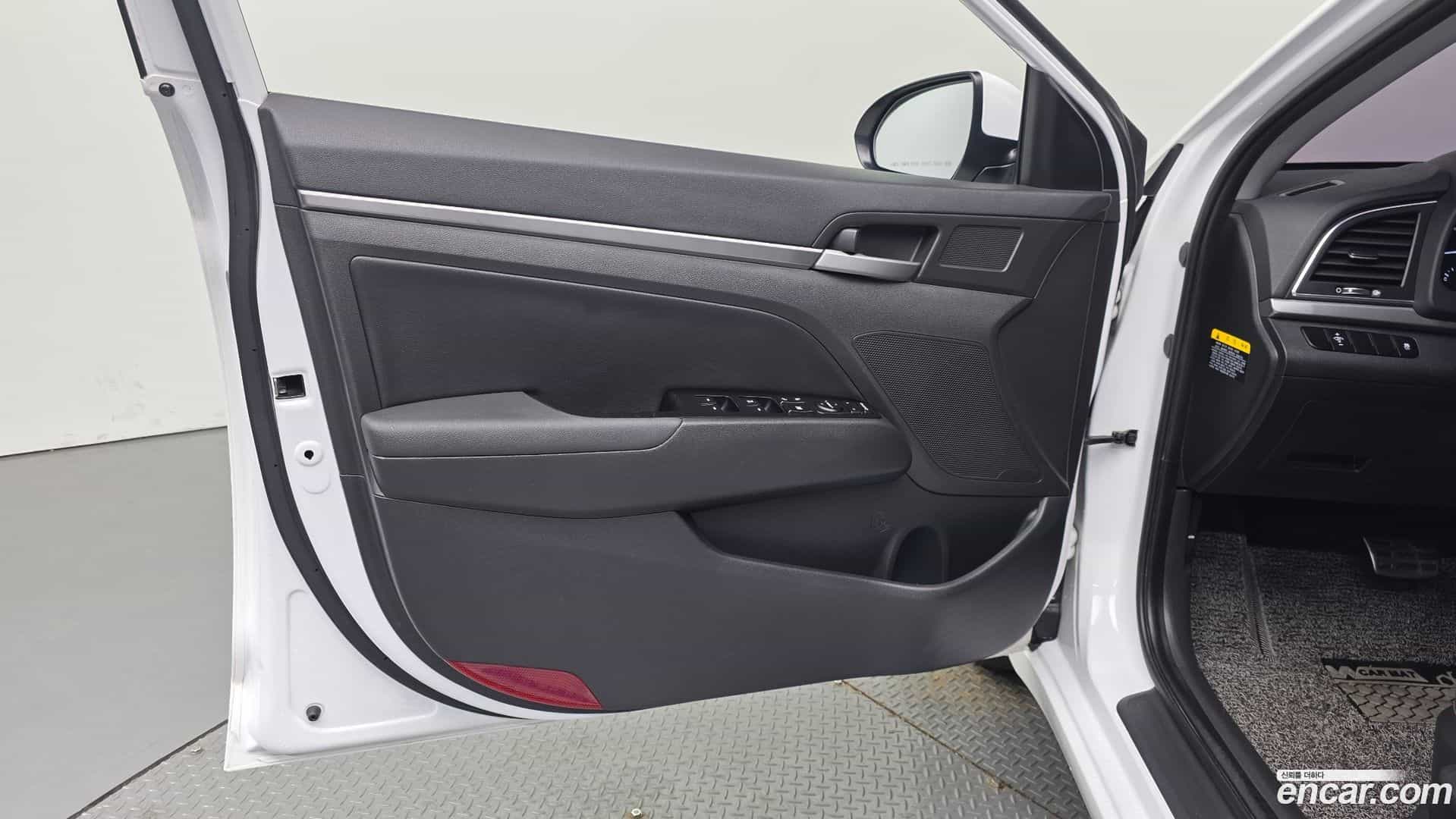 AVANTE Hyundai 2016.6-INNER-034