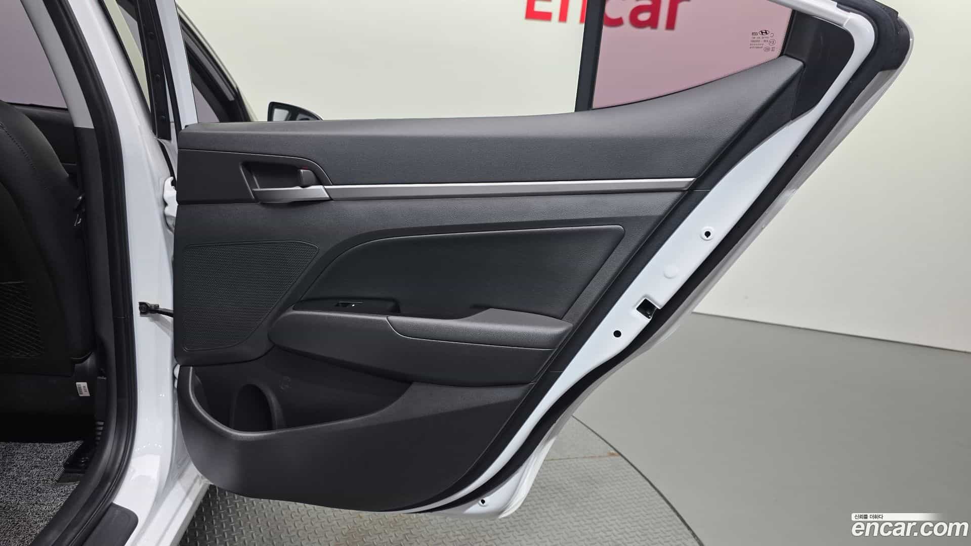 AVANTE Hyundai 2016.6-INNER-035