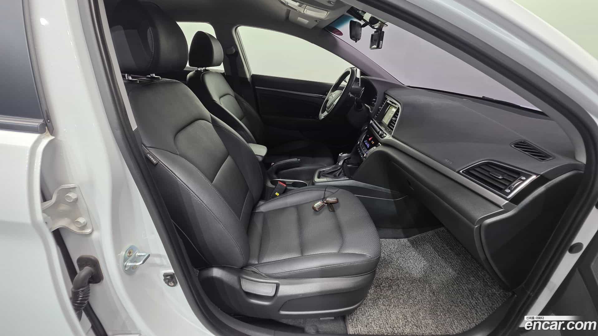 AVANTE Hyundai 2016.6-INNER-036