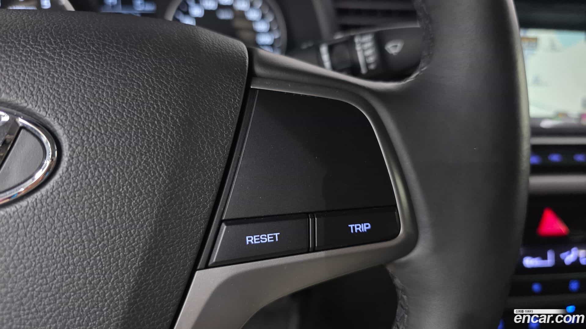 AVANTE Hyundai 2016.6-OPTION-040