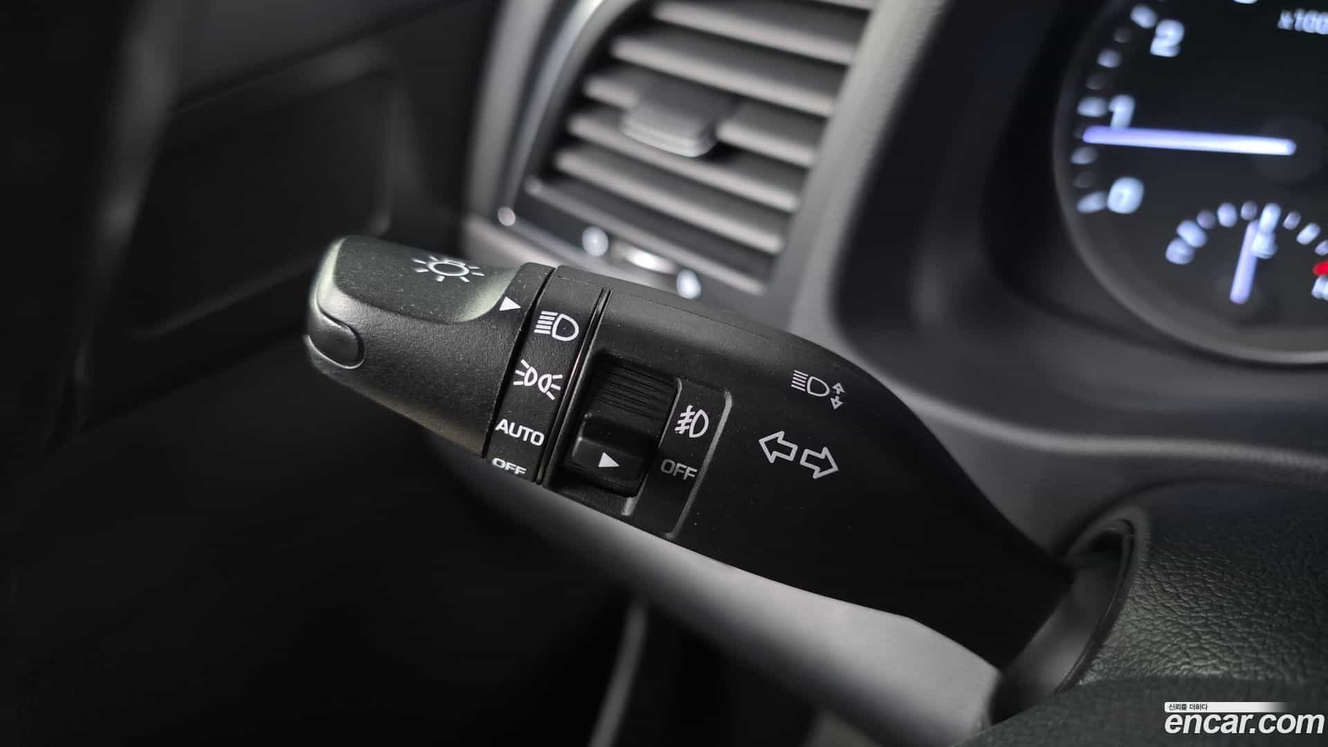 AVANTE Hyundai 2016.6-OPTION-043