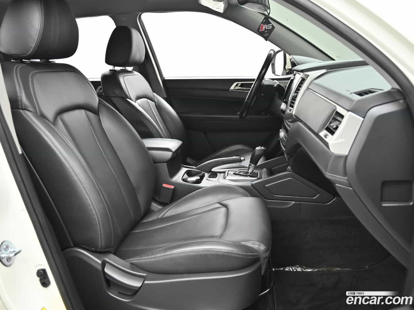 Rexton KG Mobility 2019.0-INNER-010