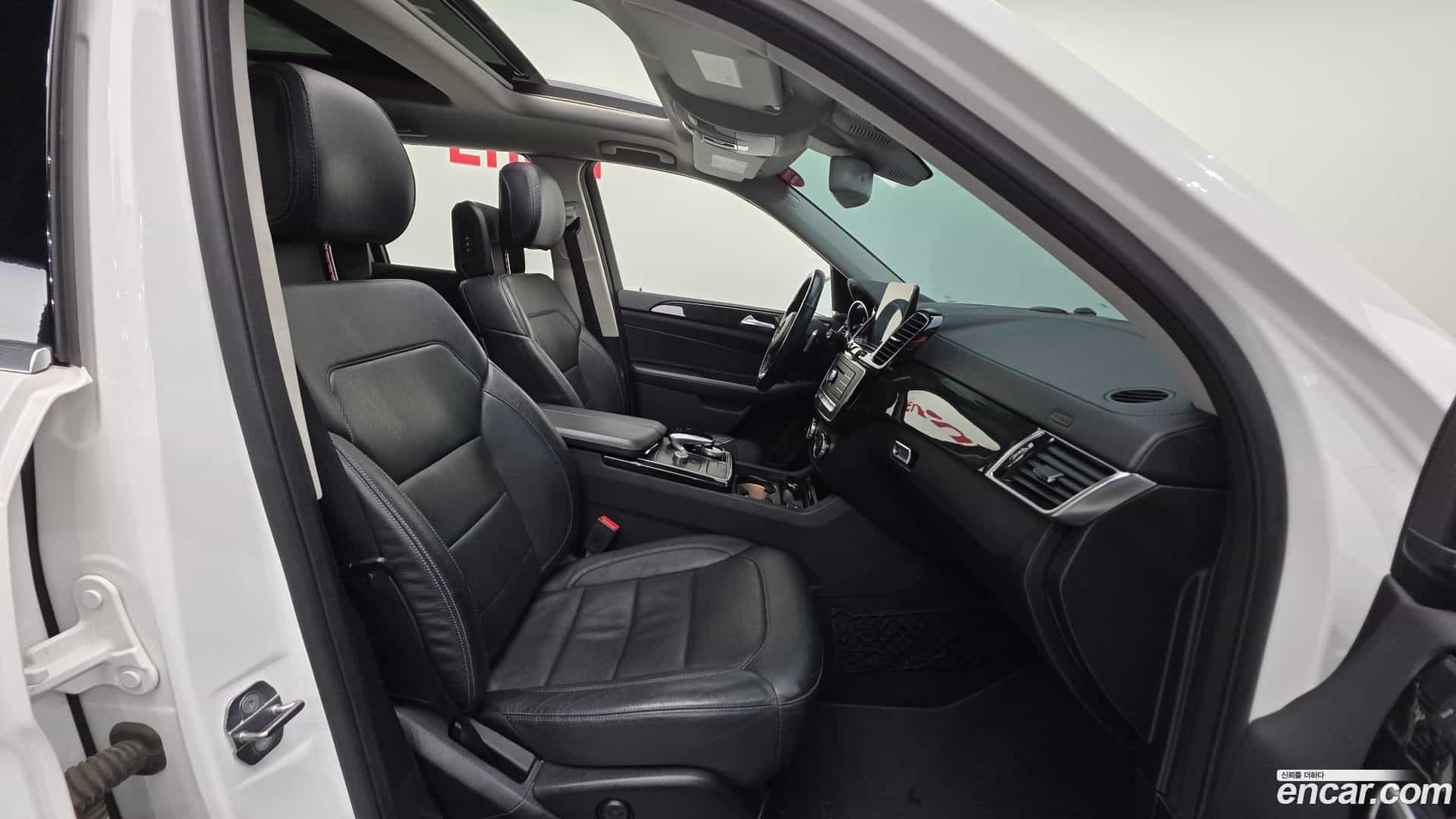 GLS-Class Mercedes-Benz 2018.2-INNER-010