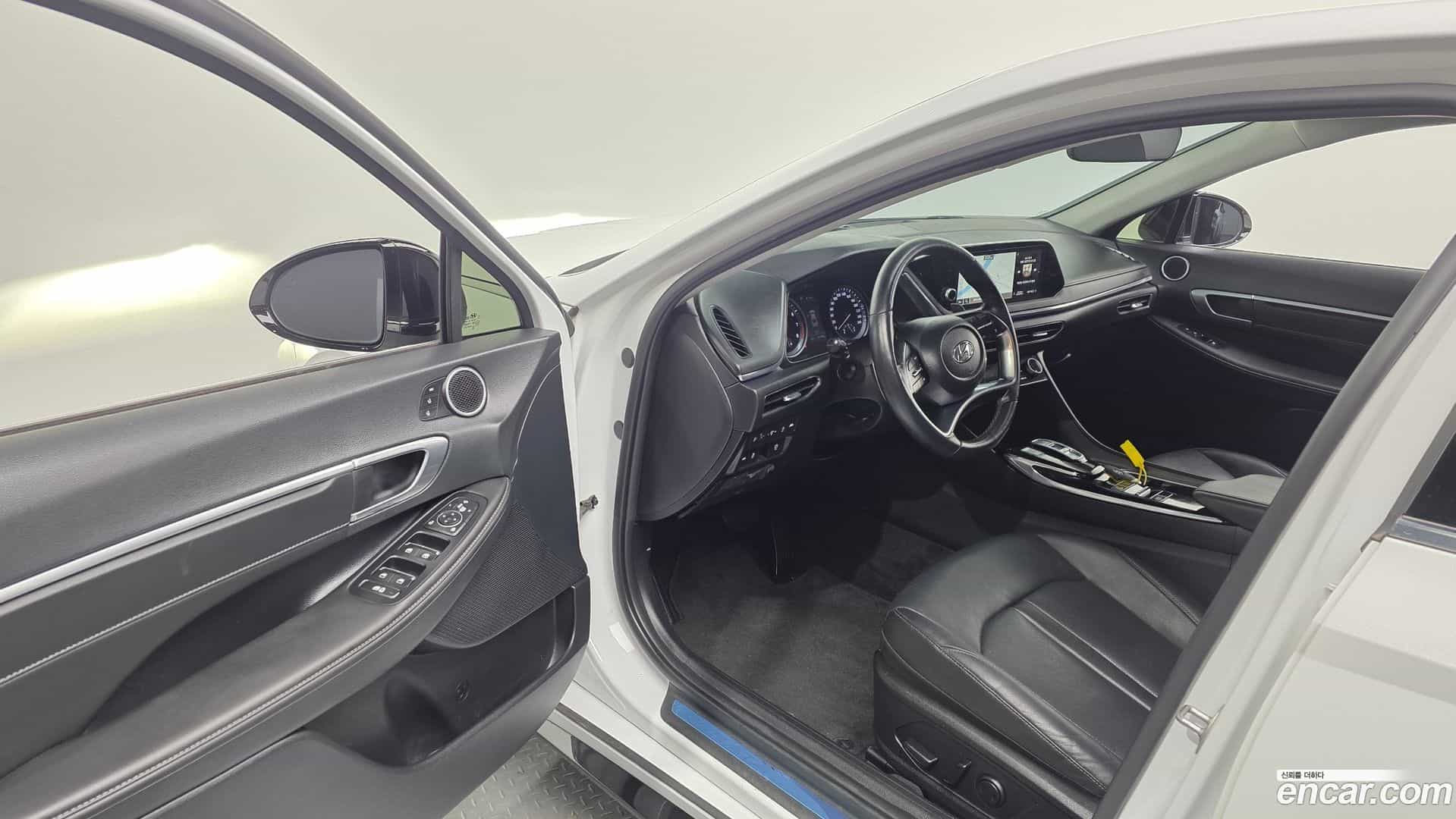 Sonata Hyundai 2023.1-INNER-010