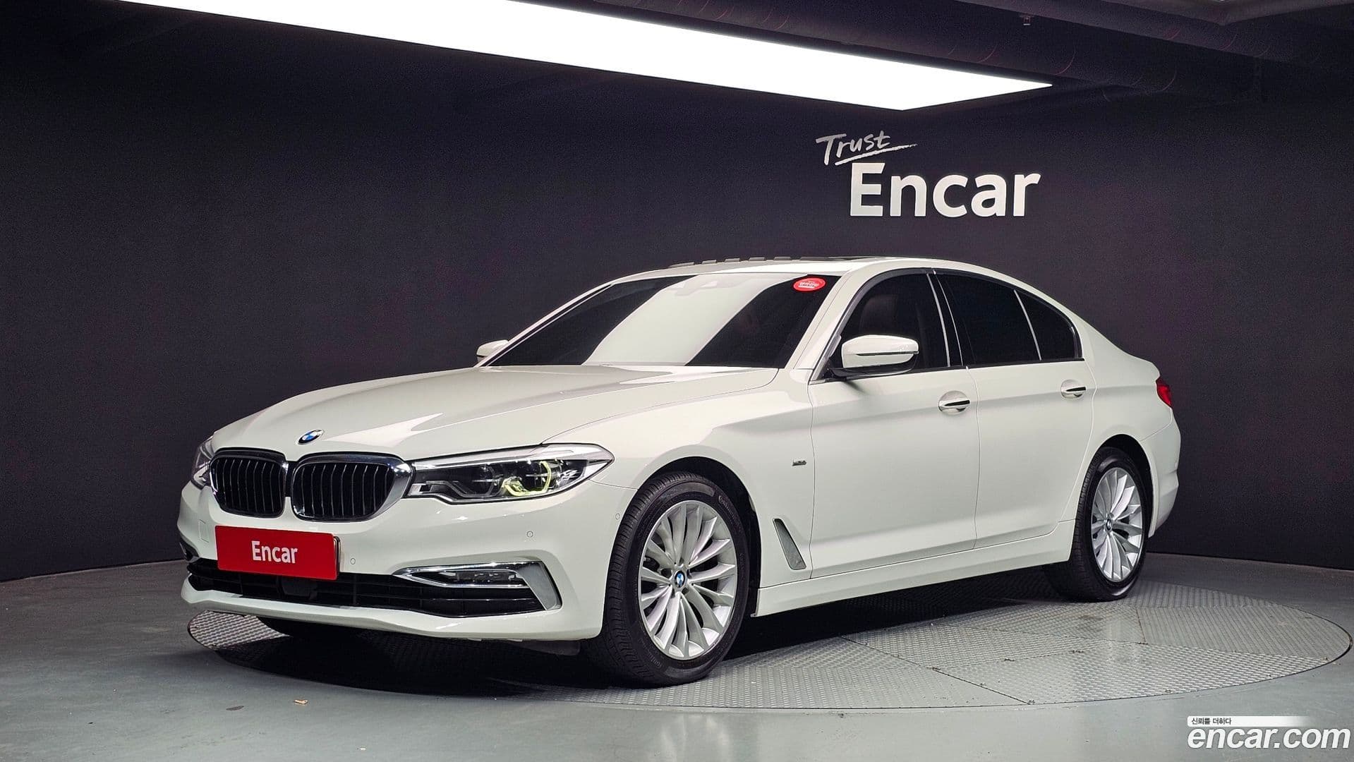 Main__Slider__Photo:5-Series BMW 2018.3-0