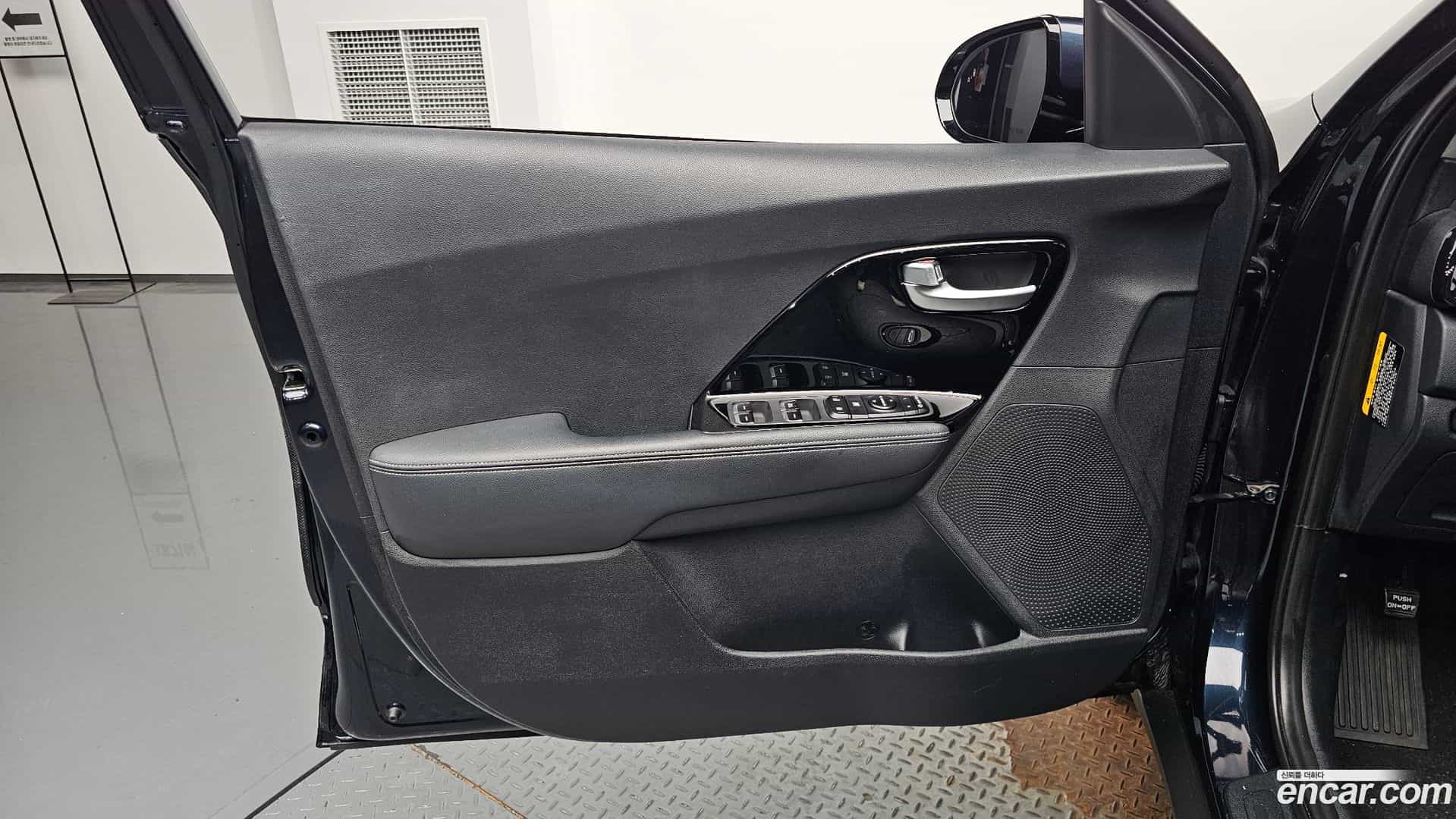 Niro Kia 2019.1-INNER-034
